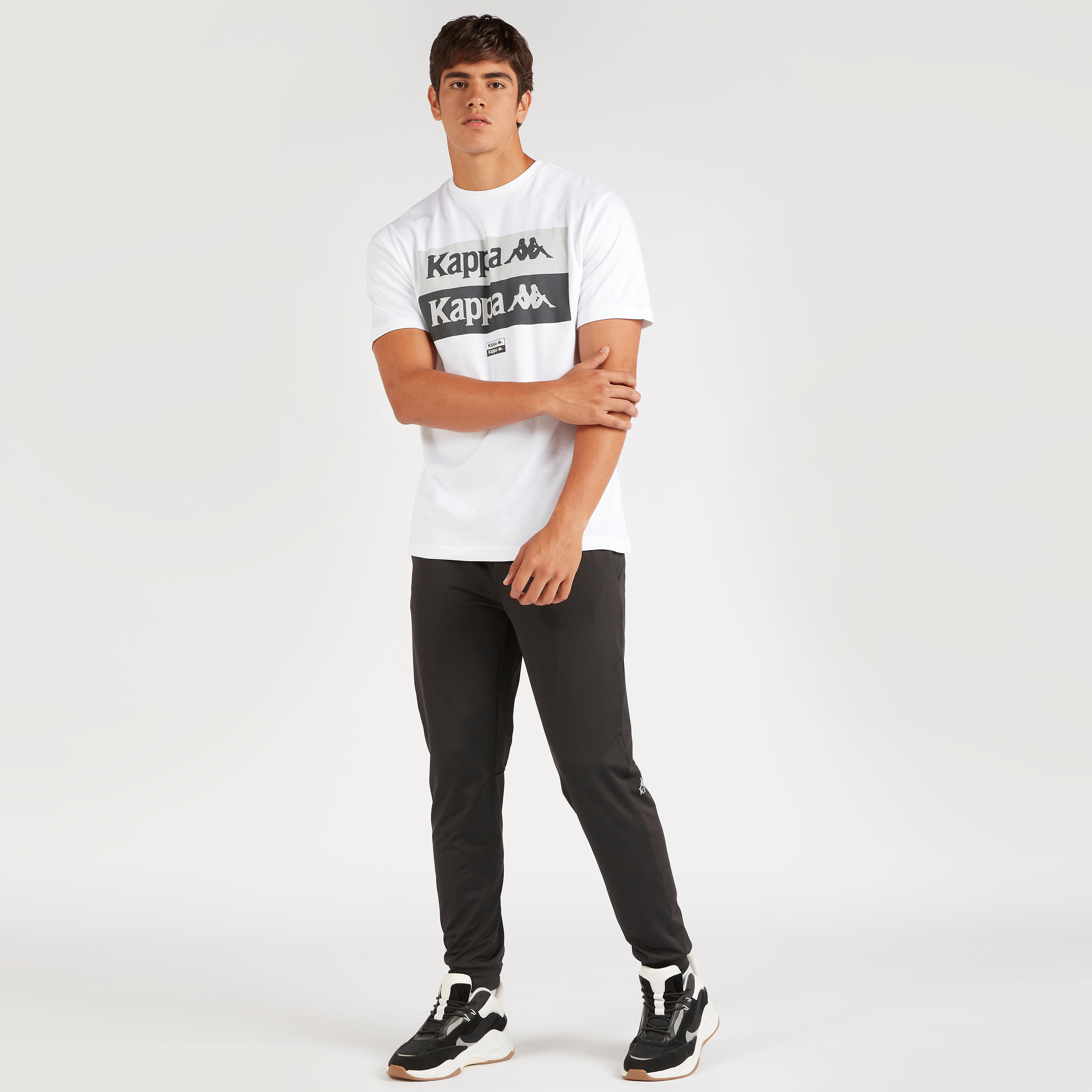 بنطلون رياضي سادة بخصر مطّاطي وجيوب-men-clothing-sportswearandactivewear-tracksuits-image-4