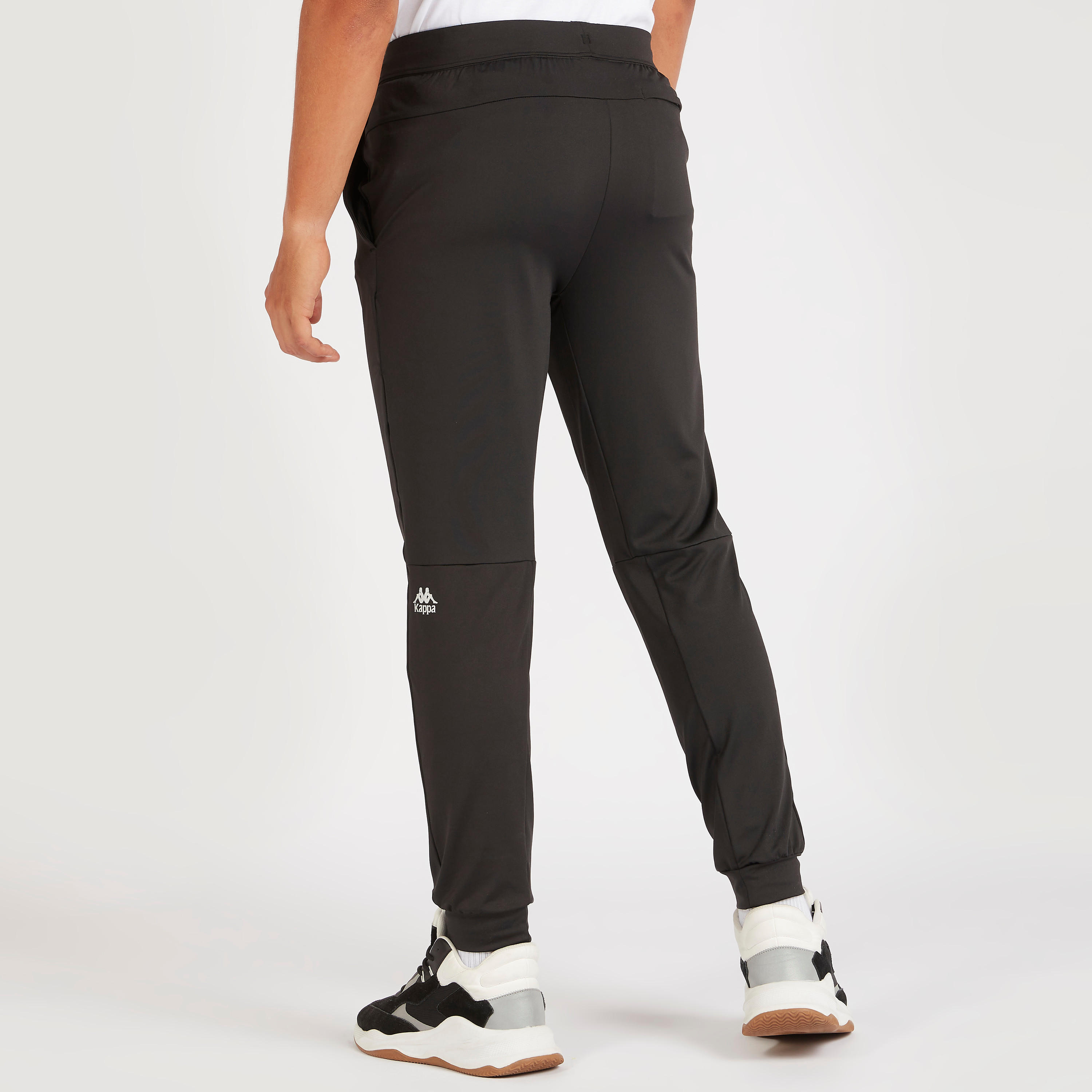 بنطلون رياضي سادة بخصر مطّاطي وجيوب-men-clothing-sportswearandactivewear-tracksuits-image-2