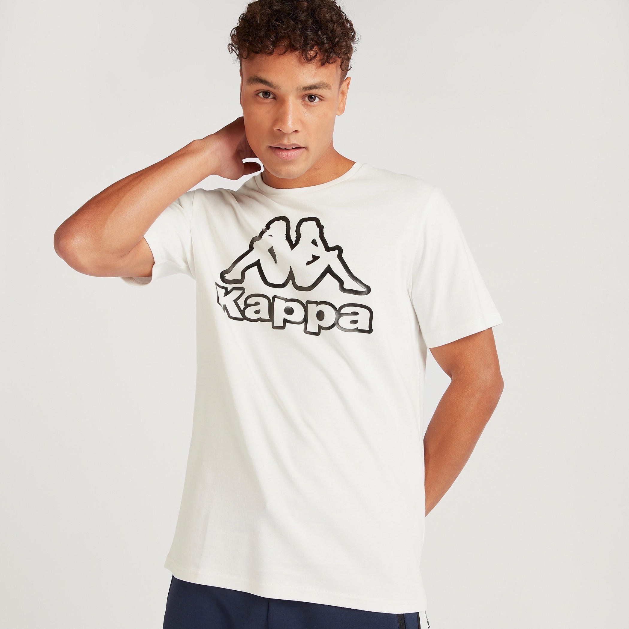 تيشيرت بياقة ضيقة وأكمام قصيرة وطبعات من كابا-men-clothing-sportswearandactivewear-tshirtsandpolos-image-1