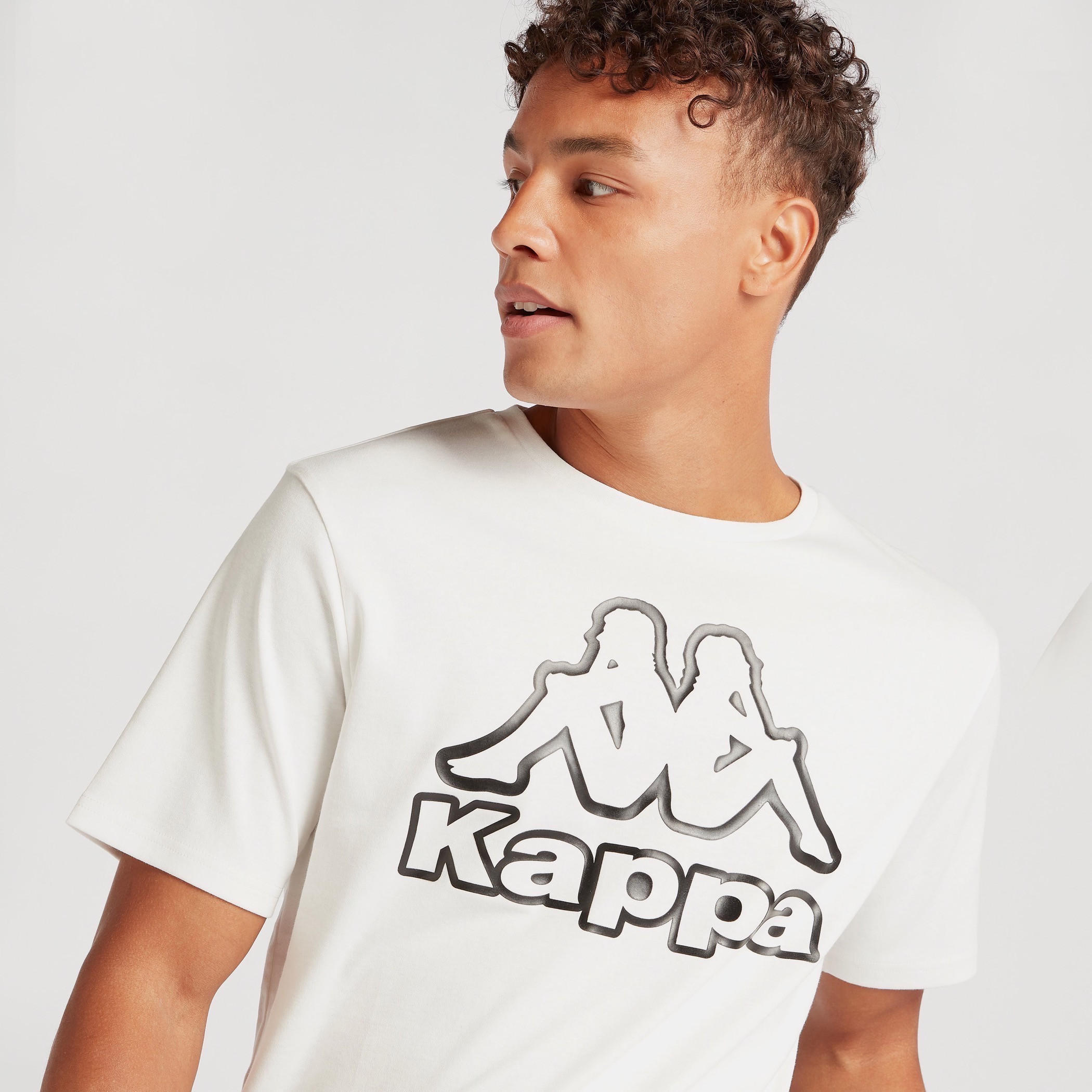 تيشيرت بياقة ضيقة وأكمام قصيرة وطبعات من كابا-men-clothing-sportswearandactivewear-tshirtsandpolos-image-3