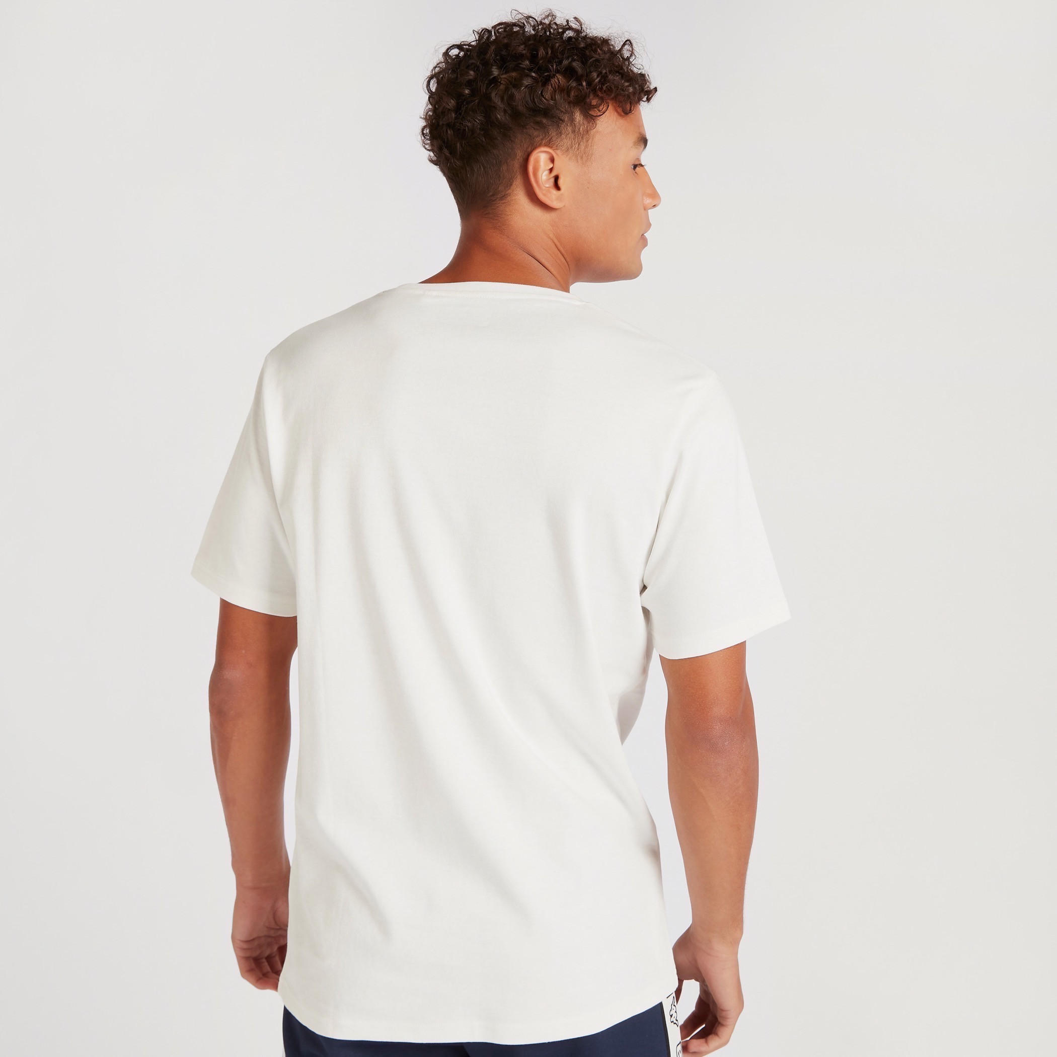 تيشيرت بياقة ضيقة وأكمام قصيرة وطبعات من كابا-men-clothing-sportswearandactivewear-tshirtsandpolos-image-4