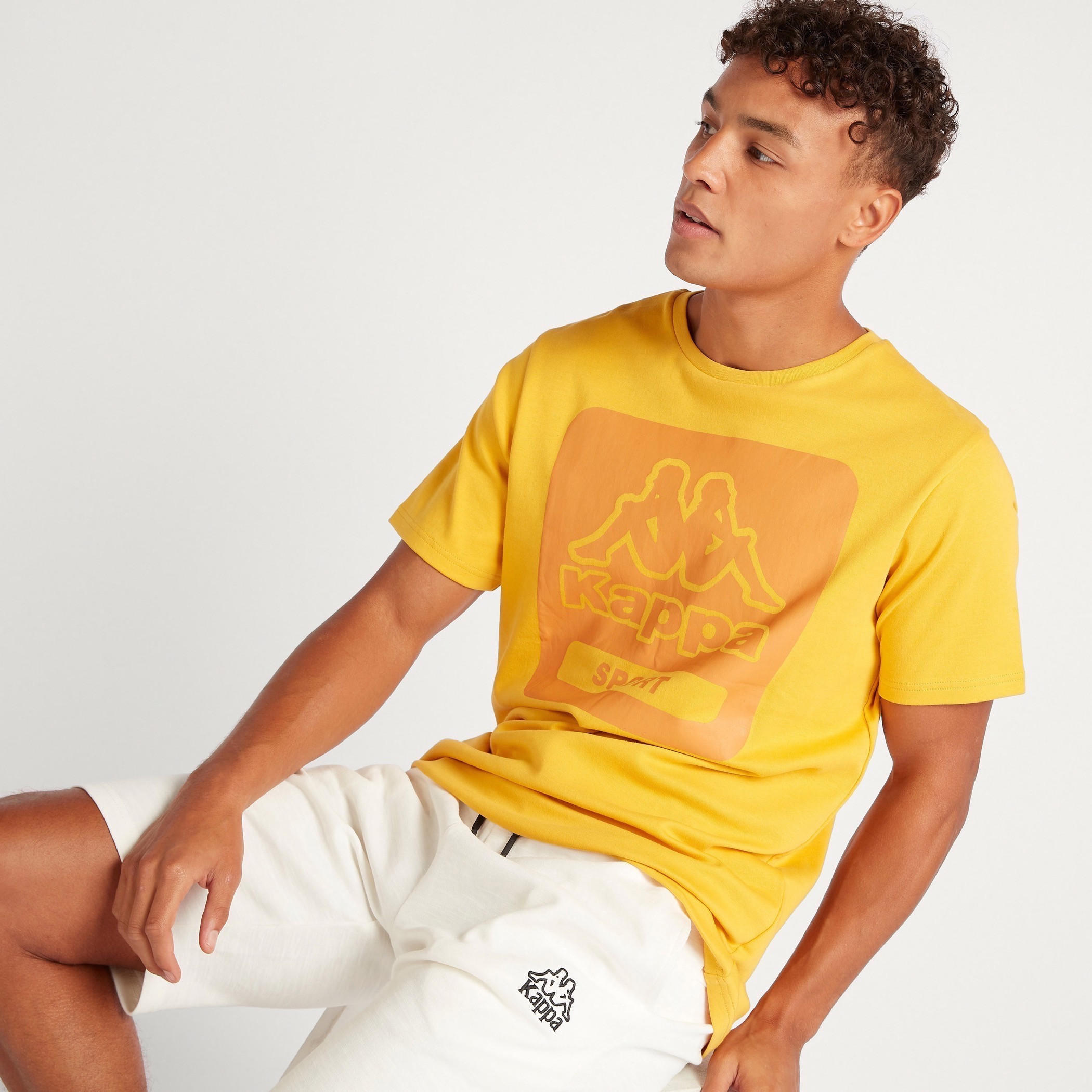 تيشيرت بأكمام قصيرة وطبعات من كابا-men-clothing-sportswearandactivewear-tshirtsandpolos-image-1