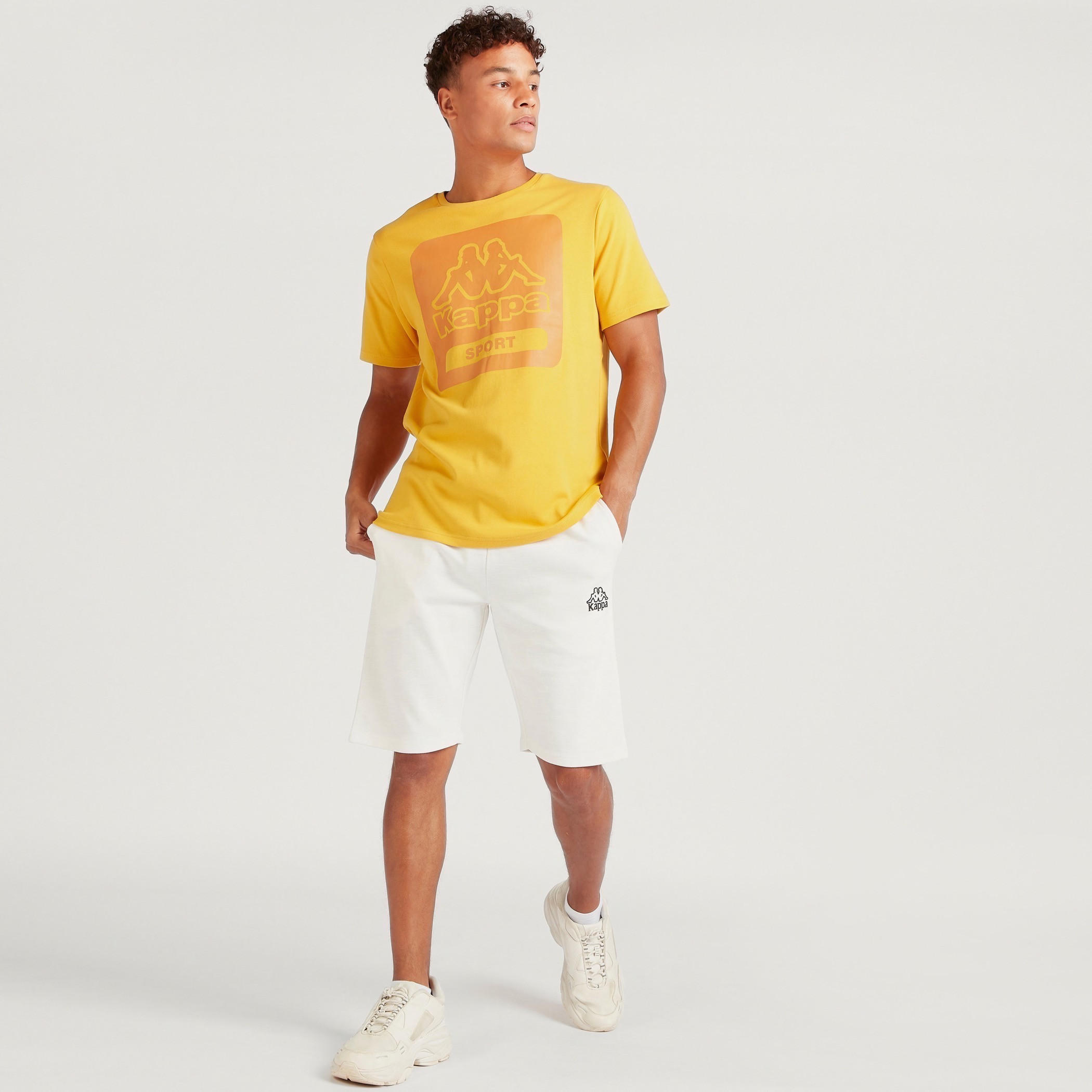 تيشيرت بأكمام قصيرة وطبعات من كابا-men-clothing-sportswearandactivewear-tshirtsandpolos-image-2