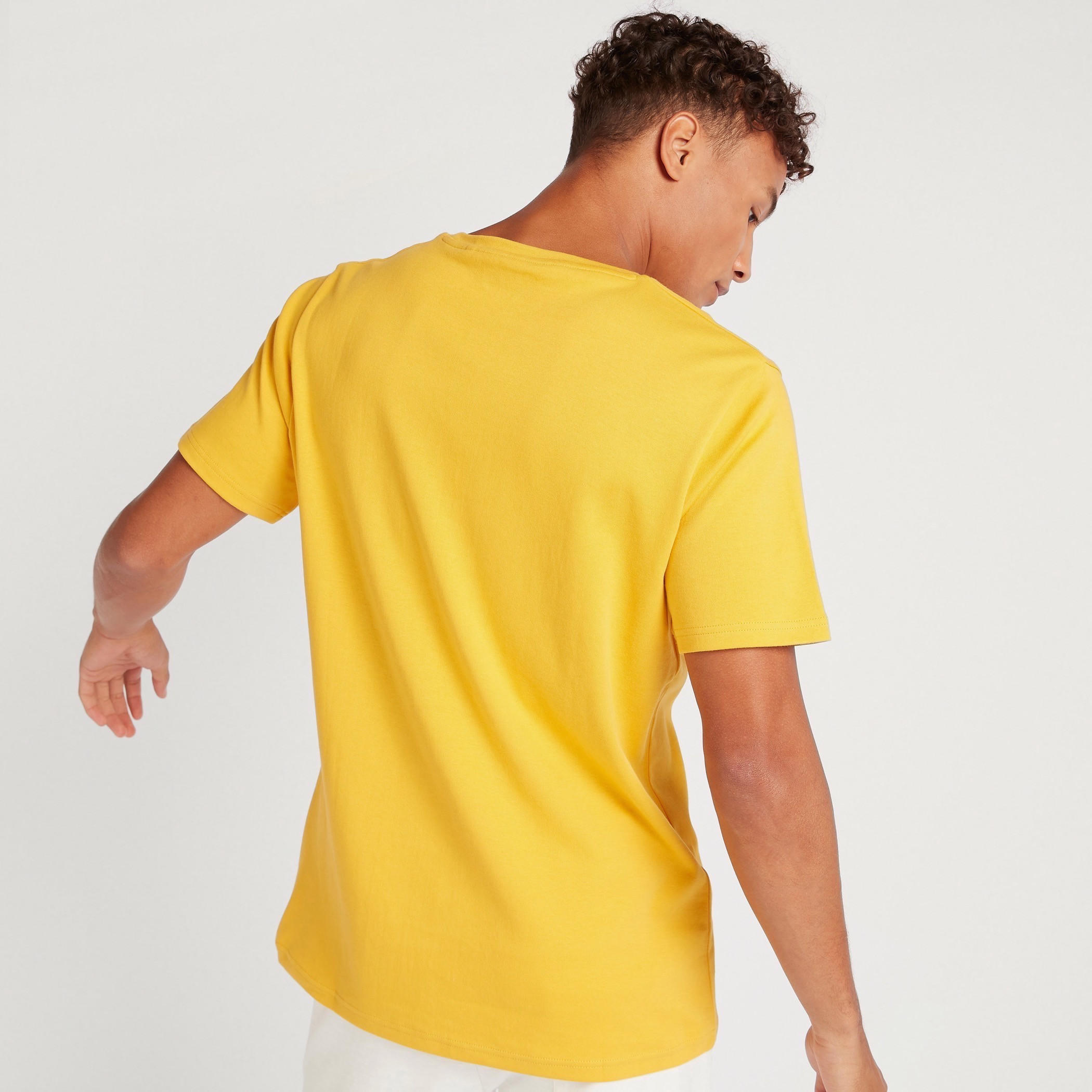 تيشيرت بأكمام قصيرة وطبعات من كابا-men-clothing-sportswearandactivewear-tshirtsandpolos-image-4