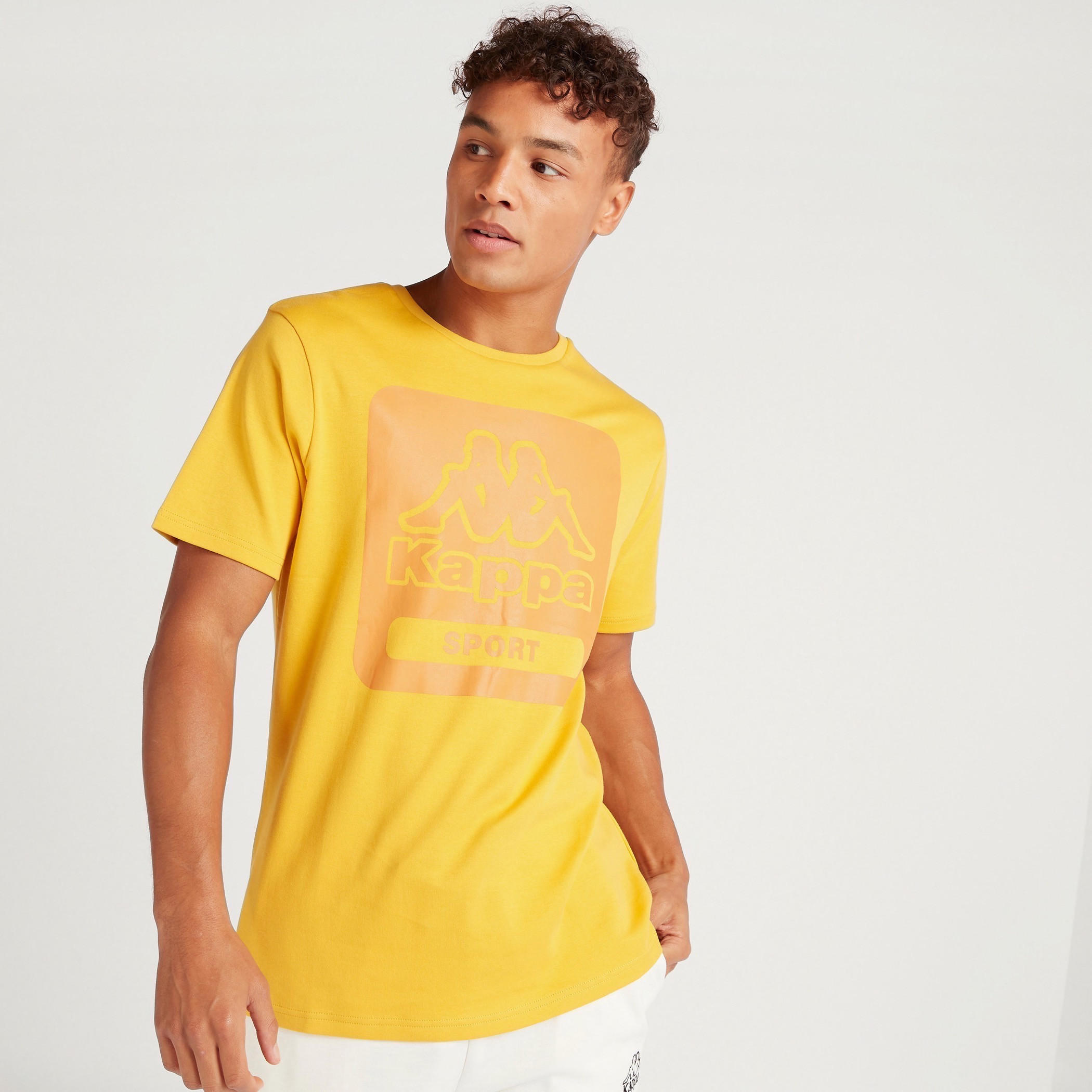 تيشيرت بأكمام قصيرة وطبعات من كابا-men-clothing-sportswearandactivewear-tshirtsandpolos-image-5