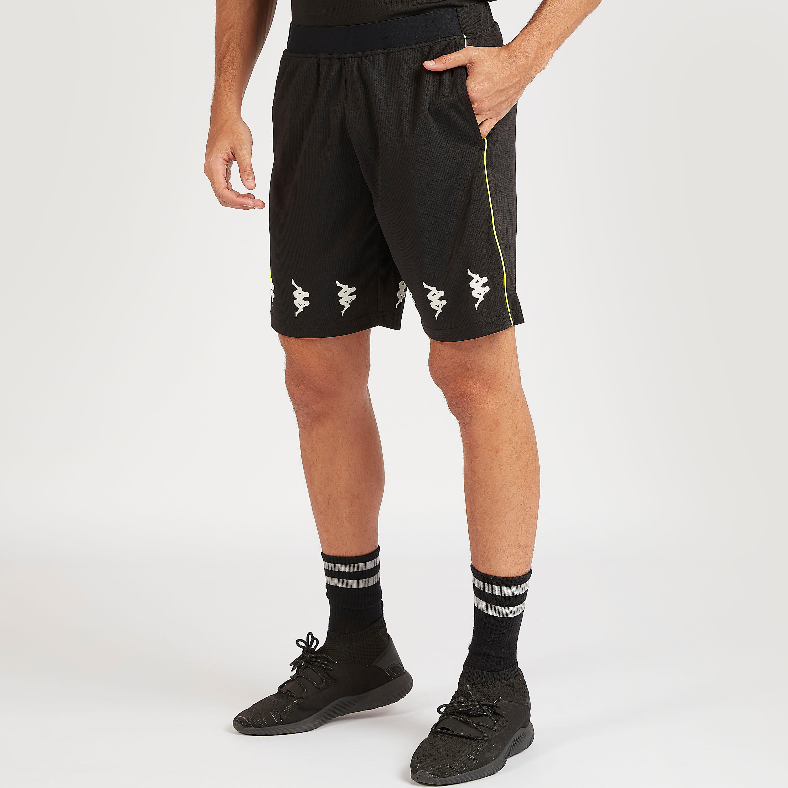 شورت بطبعات وخصر مطاطي من كابا-men-clothing-sportswearandactivewear-bottoms-image-5