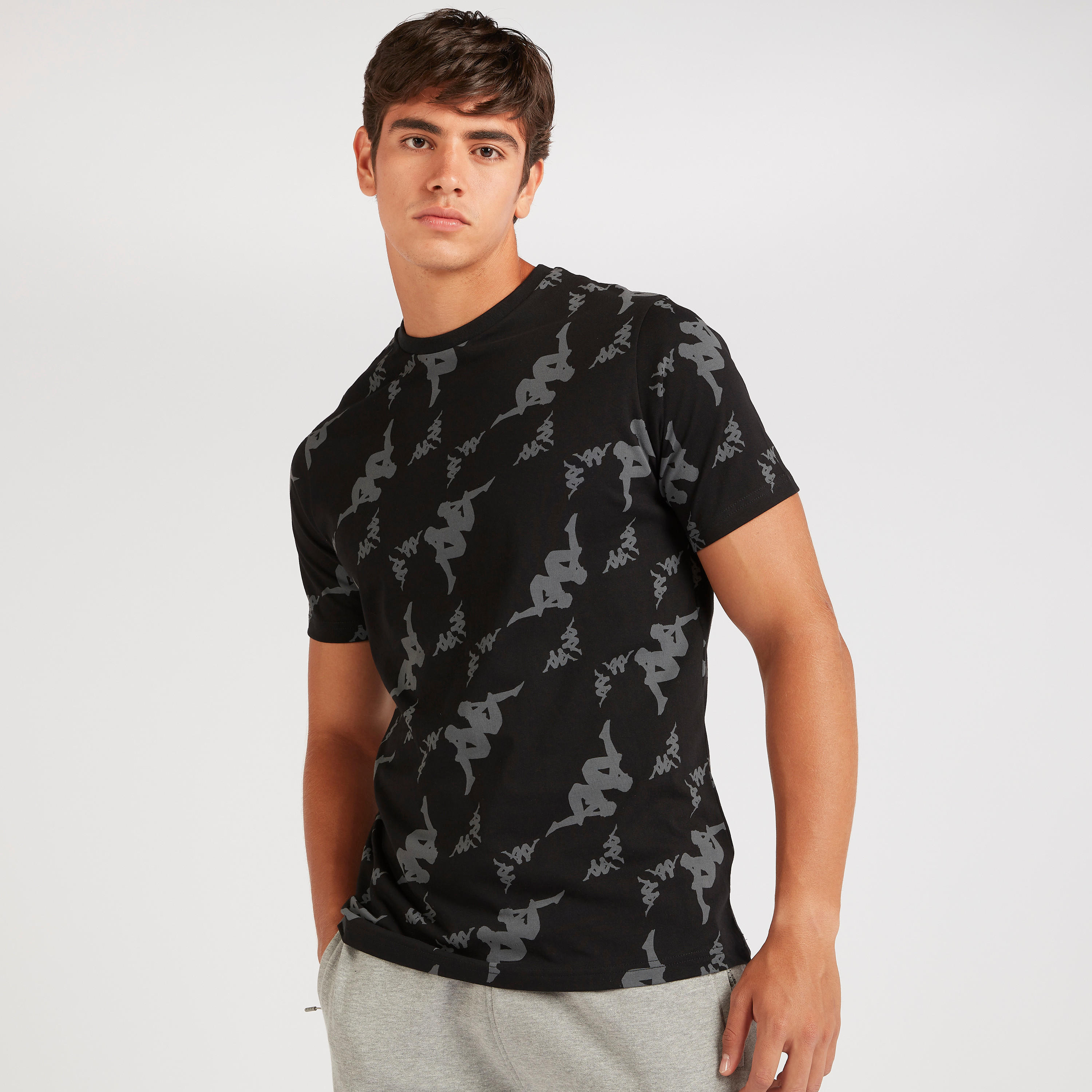 تيشيرت بطبعات وياقة ضيّقة وأكمام قصيرة من كابا-men-clothing-sportswearandactivewear-tshirtsandpolos-image-1