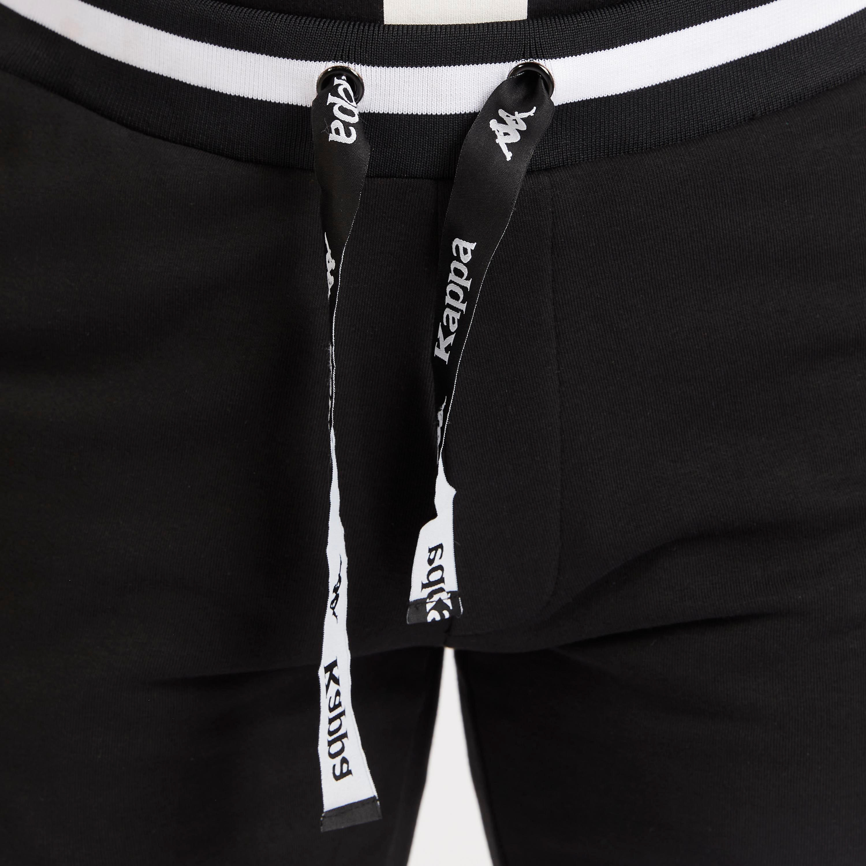 شورت برباط وجيوب وطبعات من كابا-men-clothing-sportswearandactivewear-bottoms-image-2