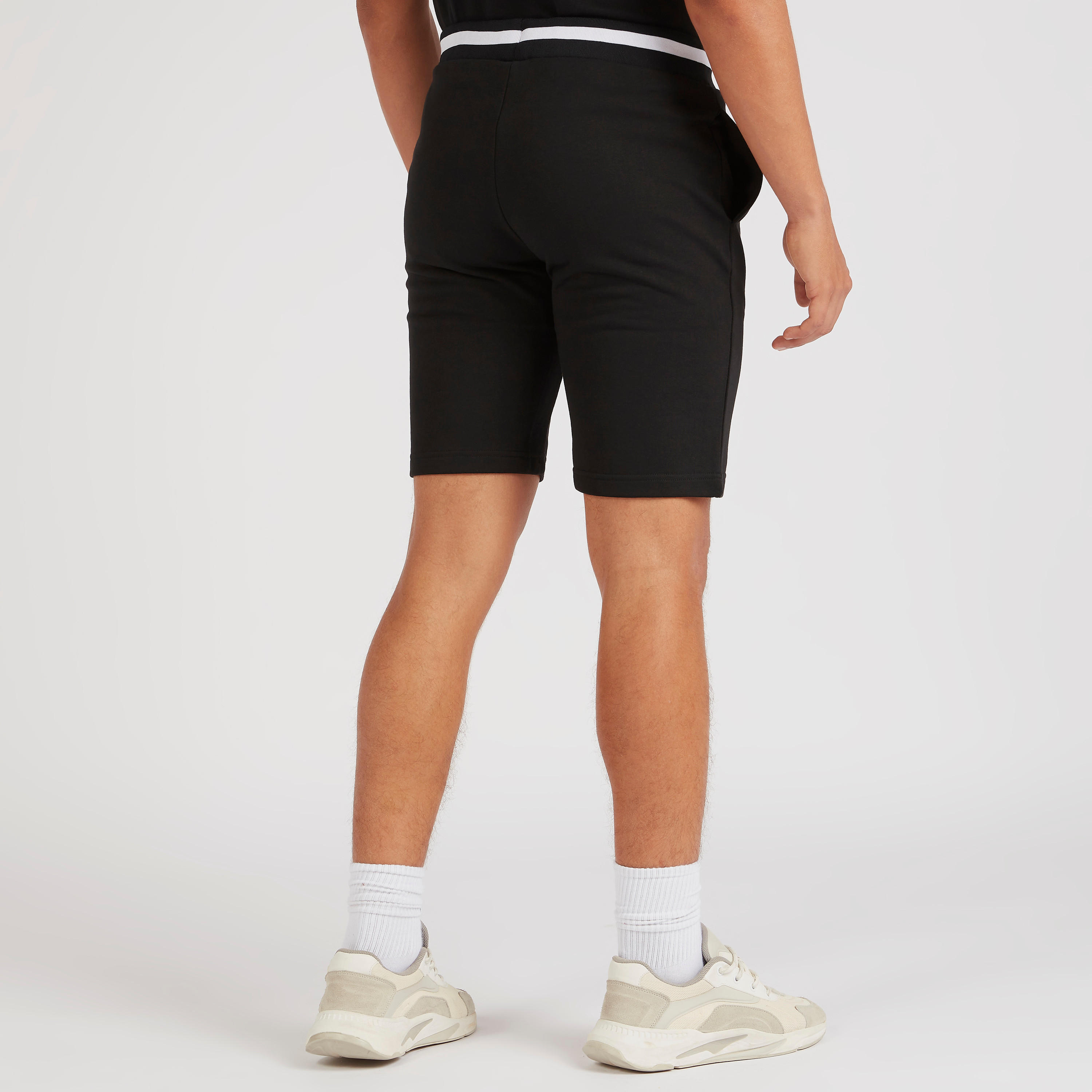 شورت برباط وجيوب وطبعات من كابا-men-clothing-sportswearandactivewear-bottoms-image-1