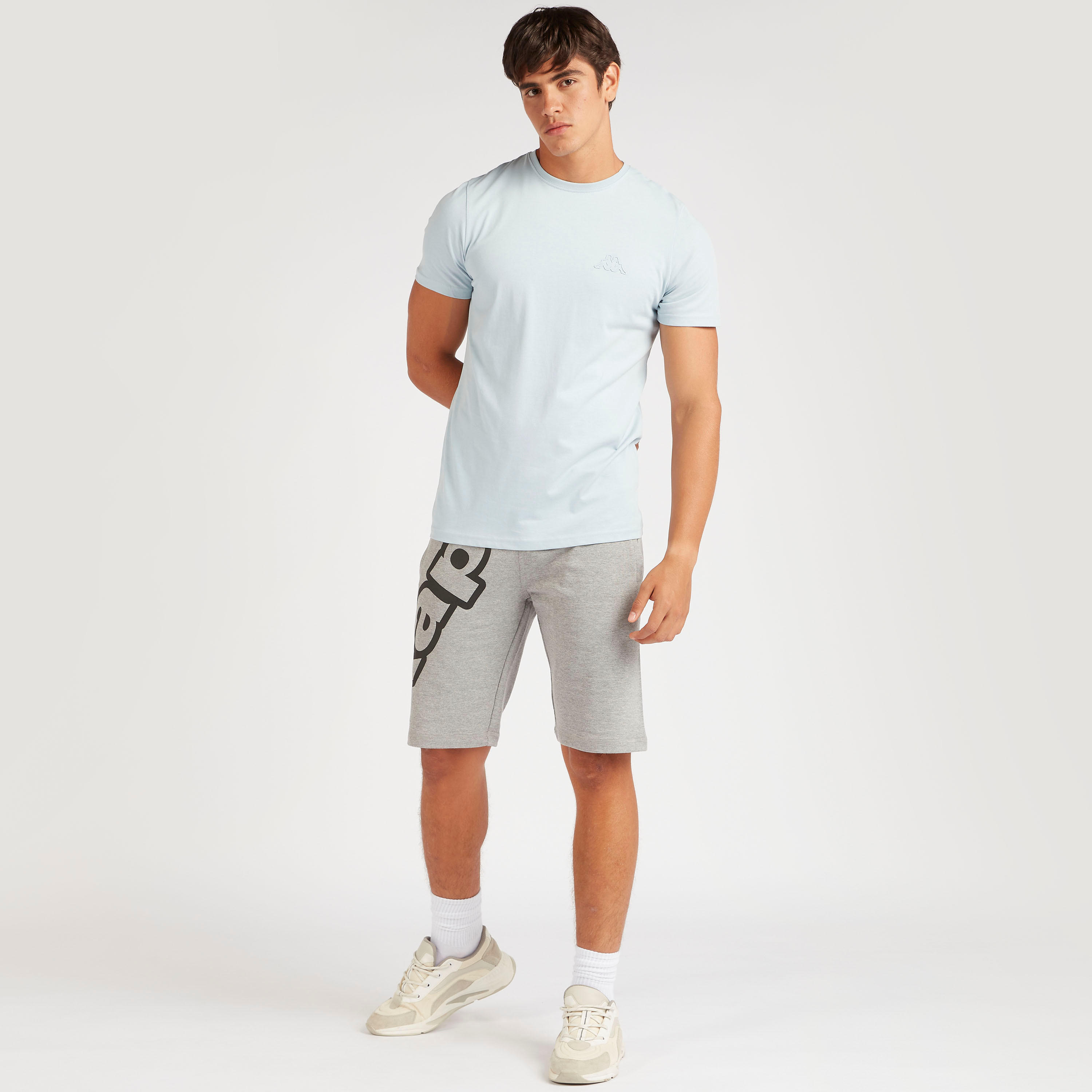 تيشيرت سادة بياقة ضيّقة وأكمام قصيرة من كابا-men-clothing-sportswearandactivewear-tshirtsandpolos-image-3