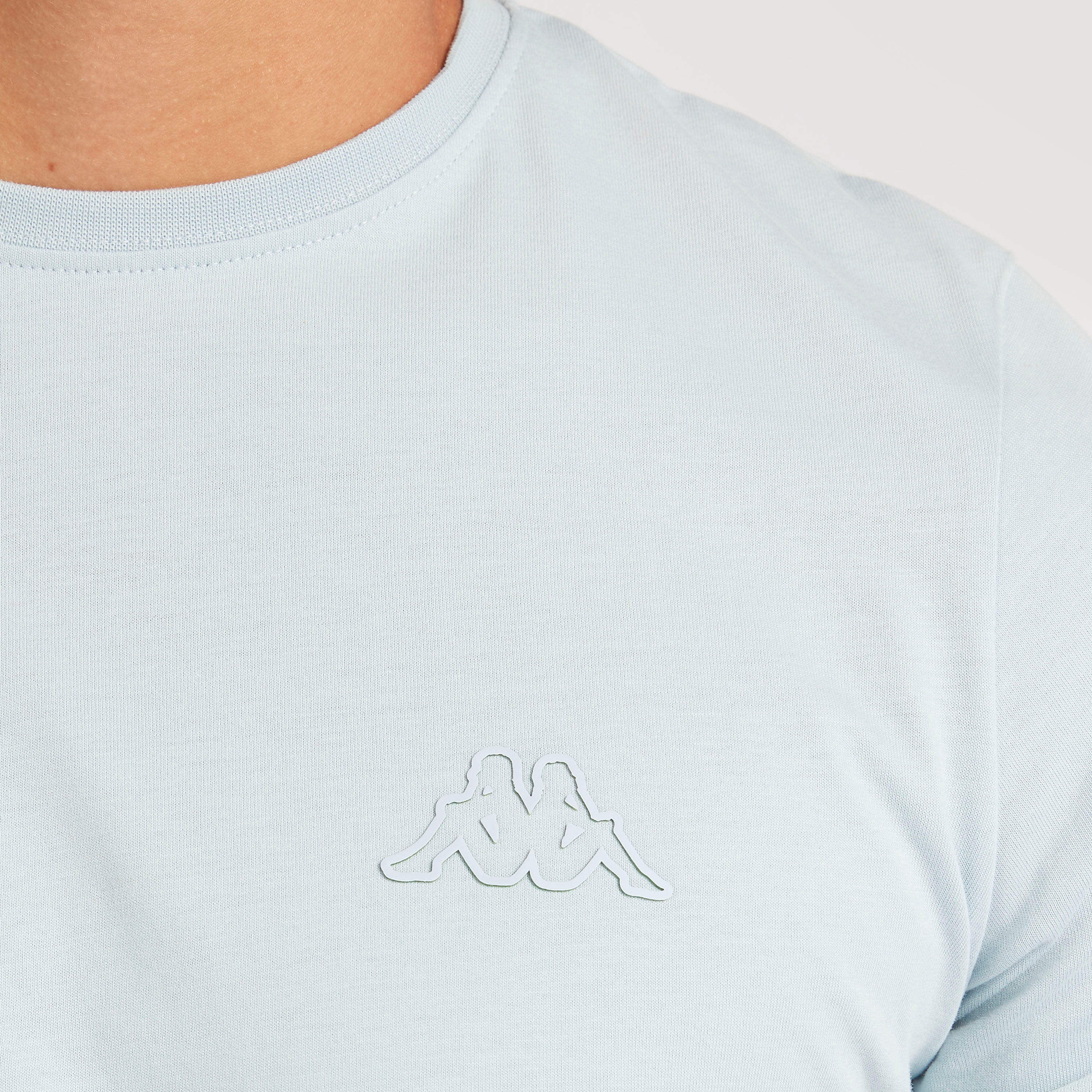 تيشيرت سادة بياقة ضيّقة وأكمام قصيرة من كابا-men-clothing-sportswearandactivewear-tshirtsandpolos-image-2