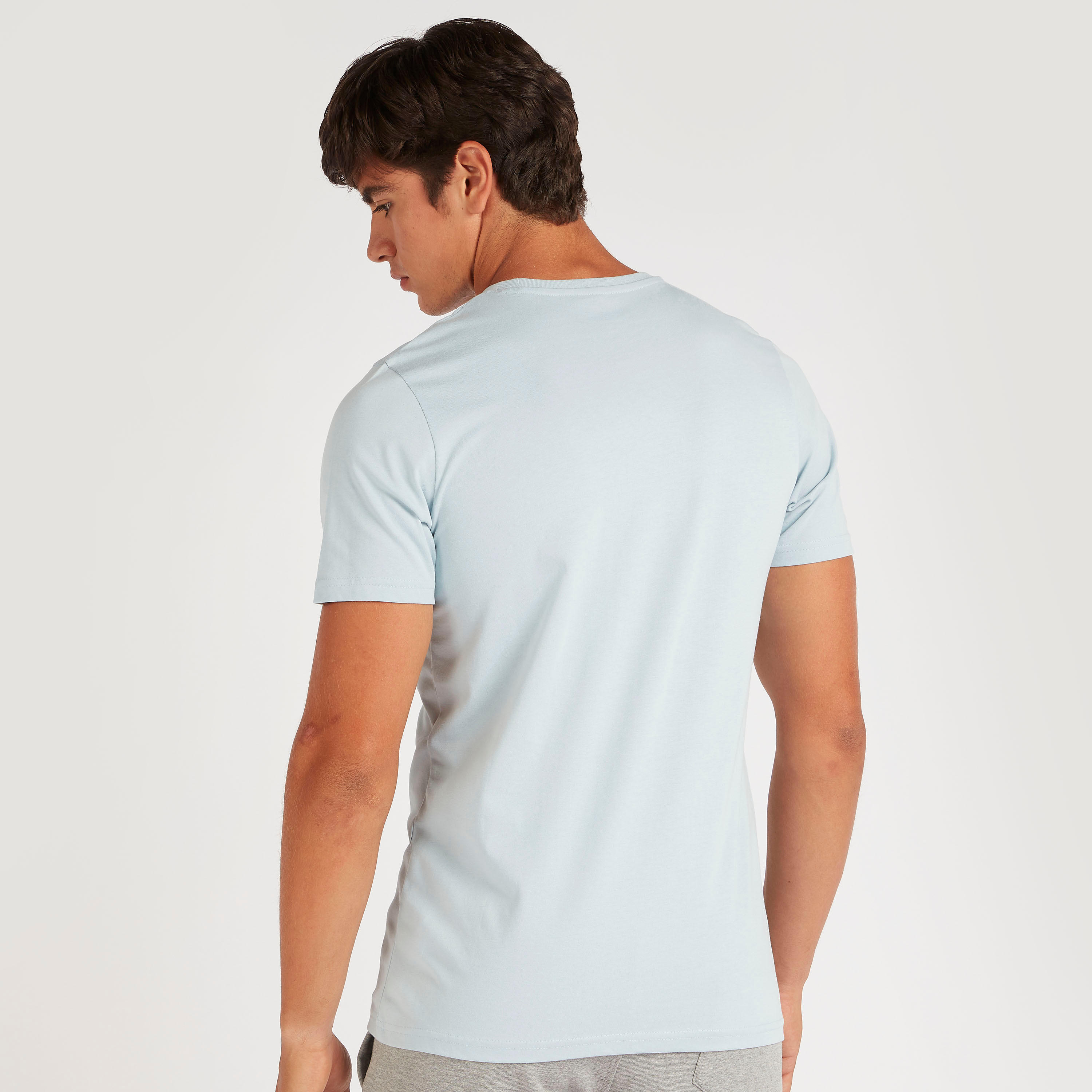 تيشيرت سادة بياقة ضيّقة وأكمام قصيرة من كابا-men-clothing-sportswearandactivewear-tshirtsandpolos-image-1