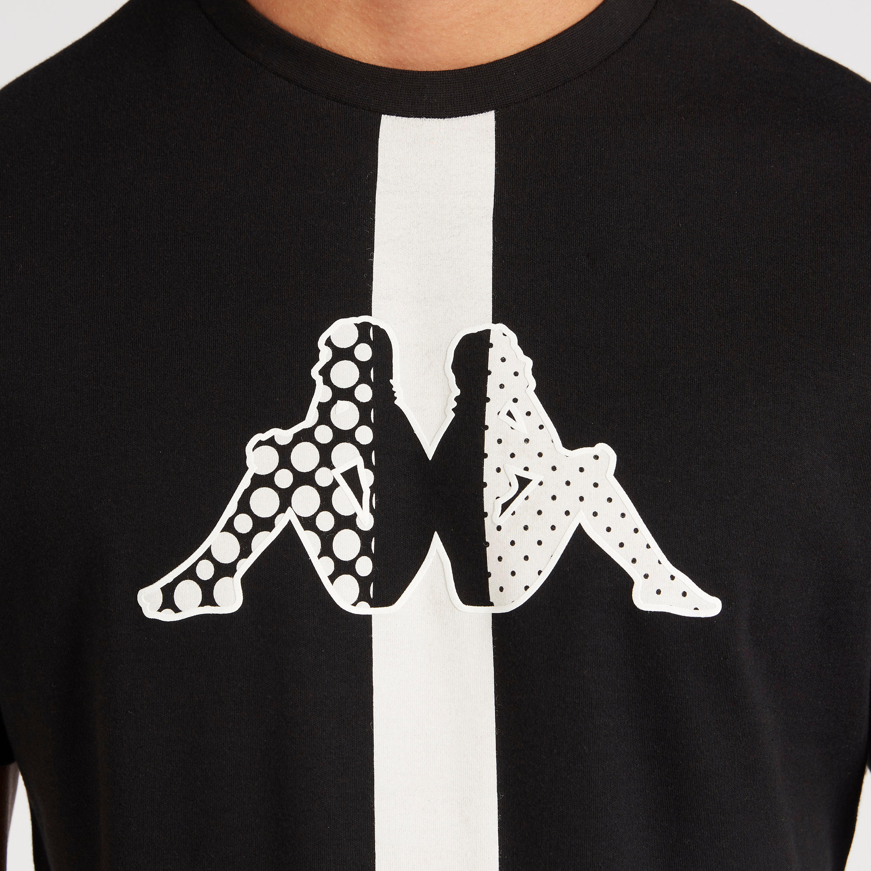 تيشيرت بطبعات وياقة ضيّقة وأكمام قصيرة من كابا-men-clothing-sportswearandactivewear-tshirtsandpolos-image-3
