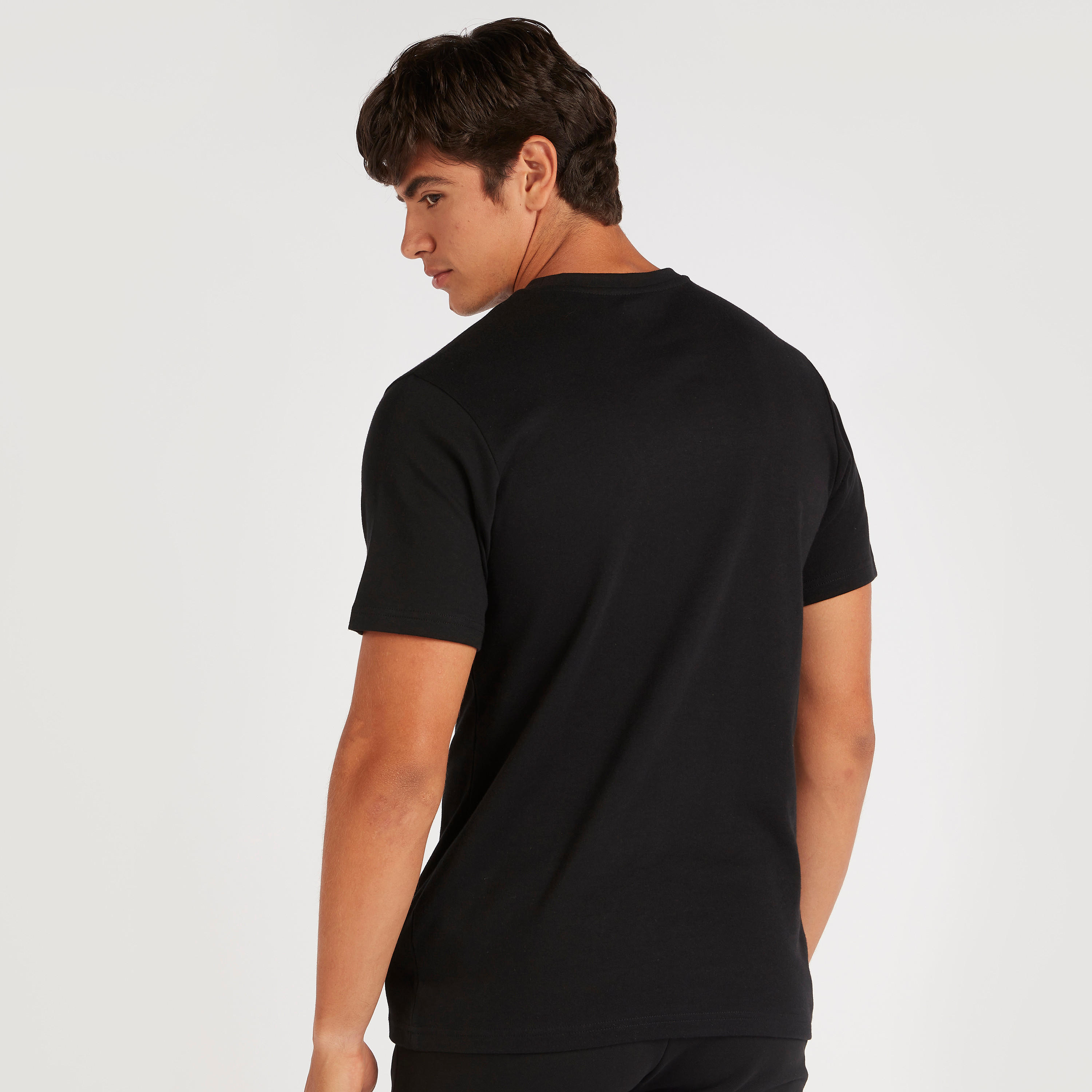 تيشيرت بطبعات وياقة ضيّقة وأكمام قصيرة من كابا-men-clothing-sportswearandactivewear-tshirtsandpolos-image-4