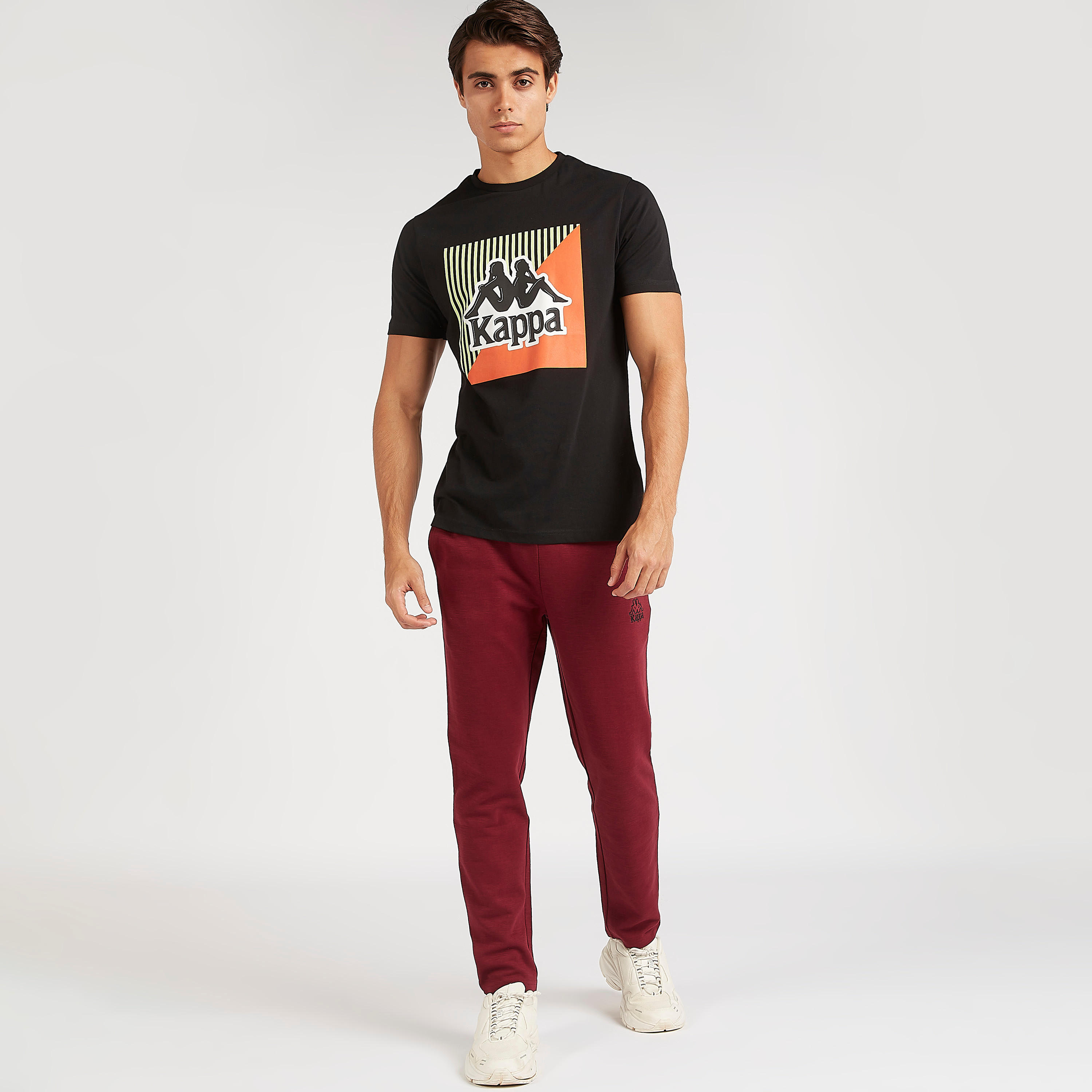 بنطلون رياضي مطرّز برباط إغلاق من كابا-men-clothing-sportswearandactivewear-tracksuits-image-3