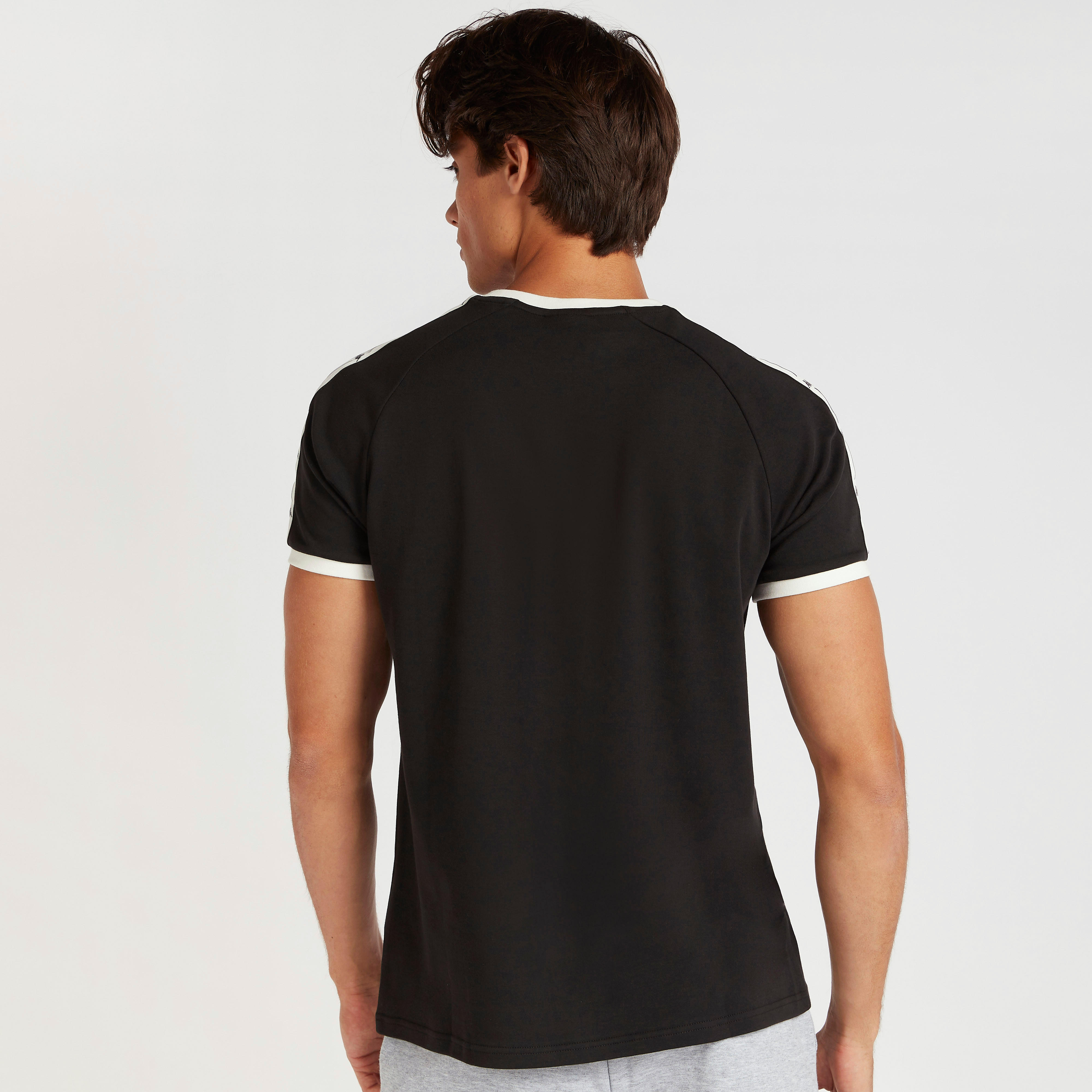 تيشيرت بطبعات شعار وتفاصيل شريطة من كابا-men-clothing-sportswearandactivewear-tshirtsandpolos-image-5
