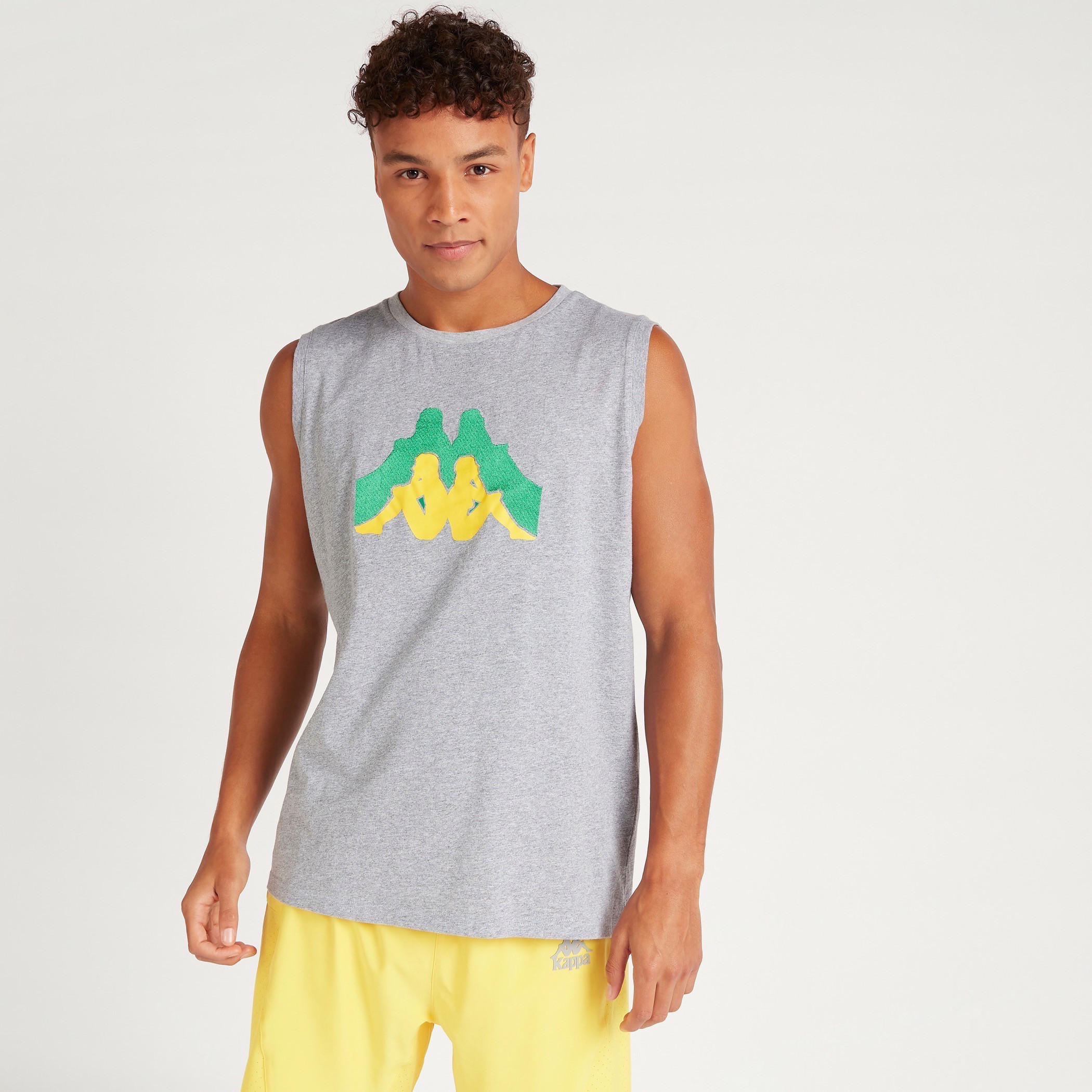 فيست بياقة ضيّقة وطبعات من كابا-men-clothing-sportswearandactivewear-tshirtsandpolos-image-1