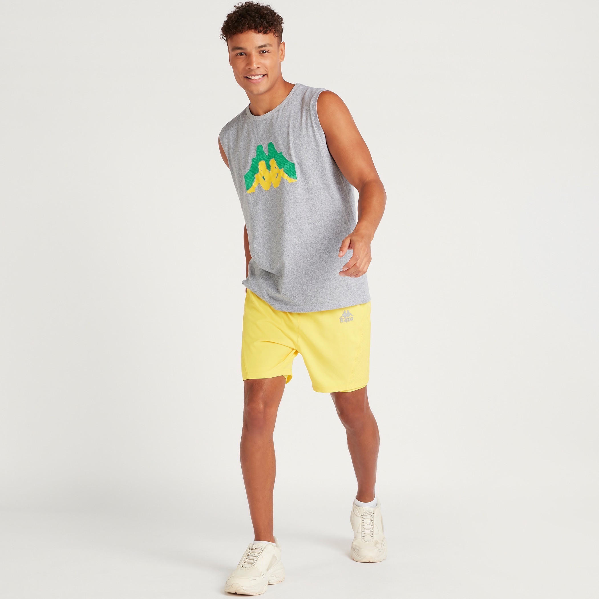 فيست بياقة ضيّقة وطبعات من كابا-men-clothing-sportswearandactivewear-tshirtsandpolos-image-2