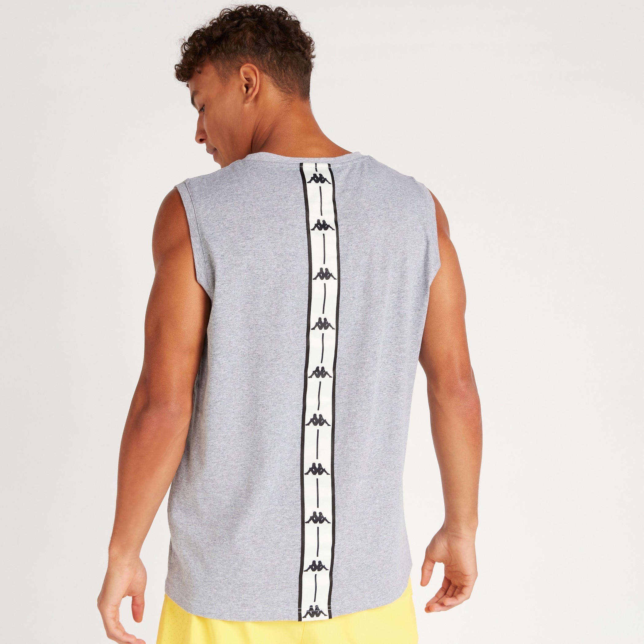 فيست بياقة ضيّقة وطبعات من كابا-men-clothing-sportswearandactivewear-tshirtsandpolos-image-4