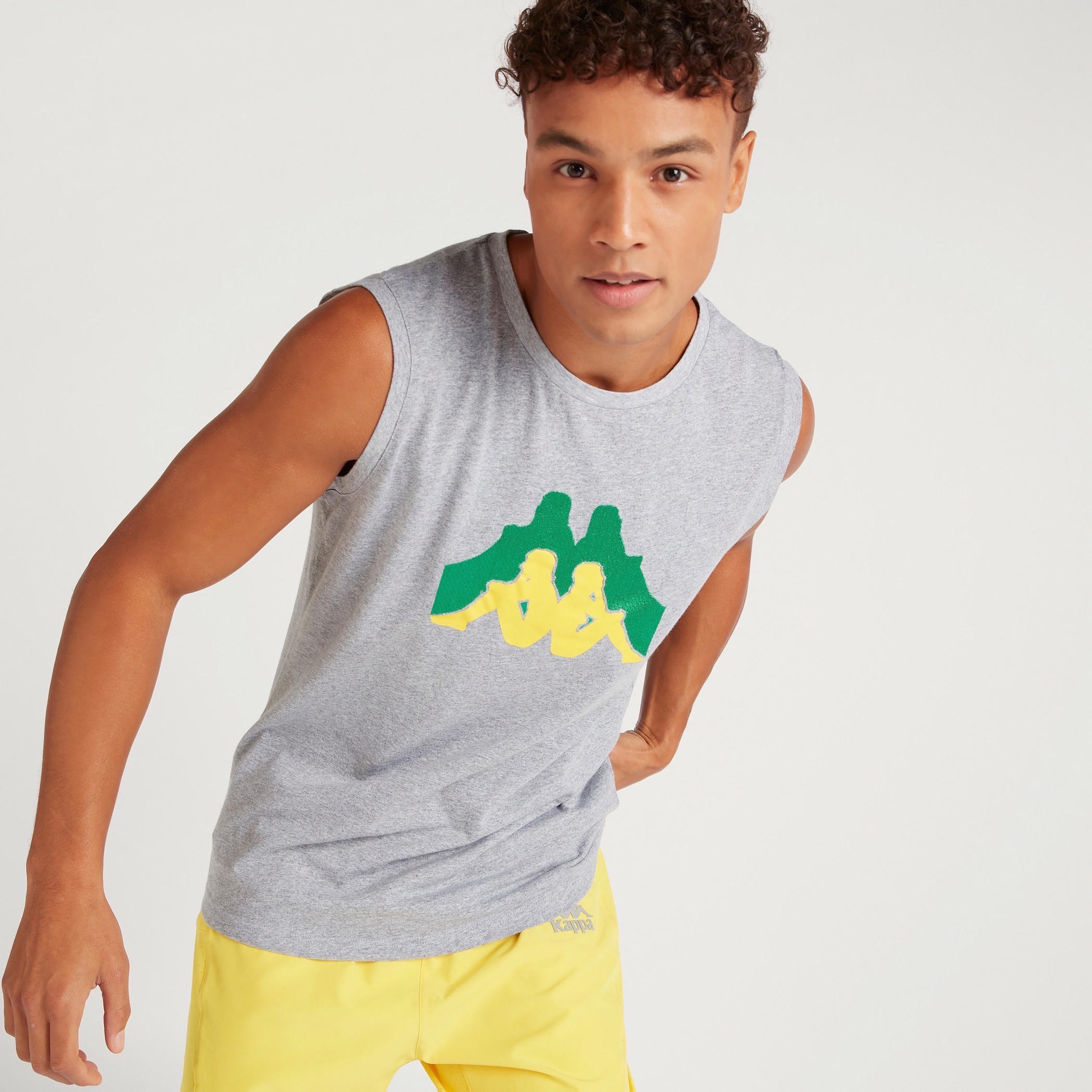 فيست بياقة ضيّقة وطبعات من كابا-men-clothing-sportswearandactivewear-tshirtsandpolos-image-5