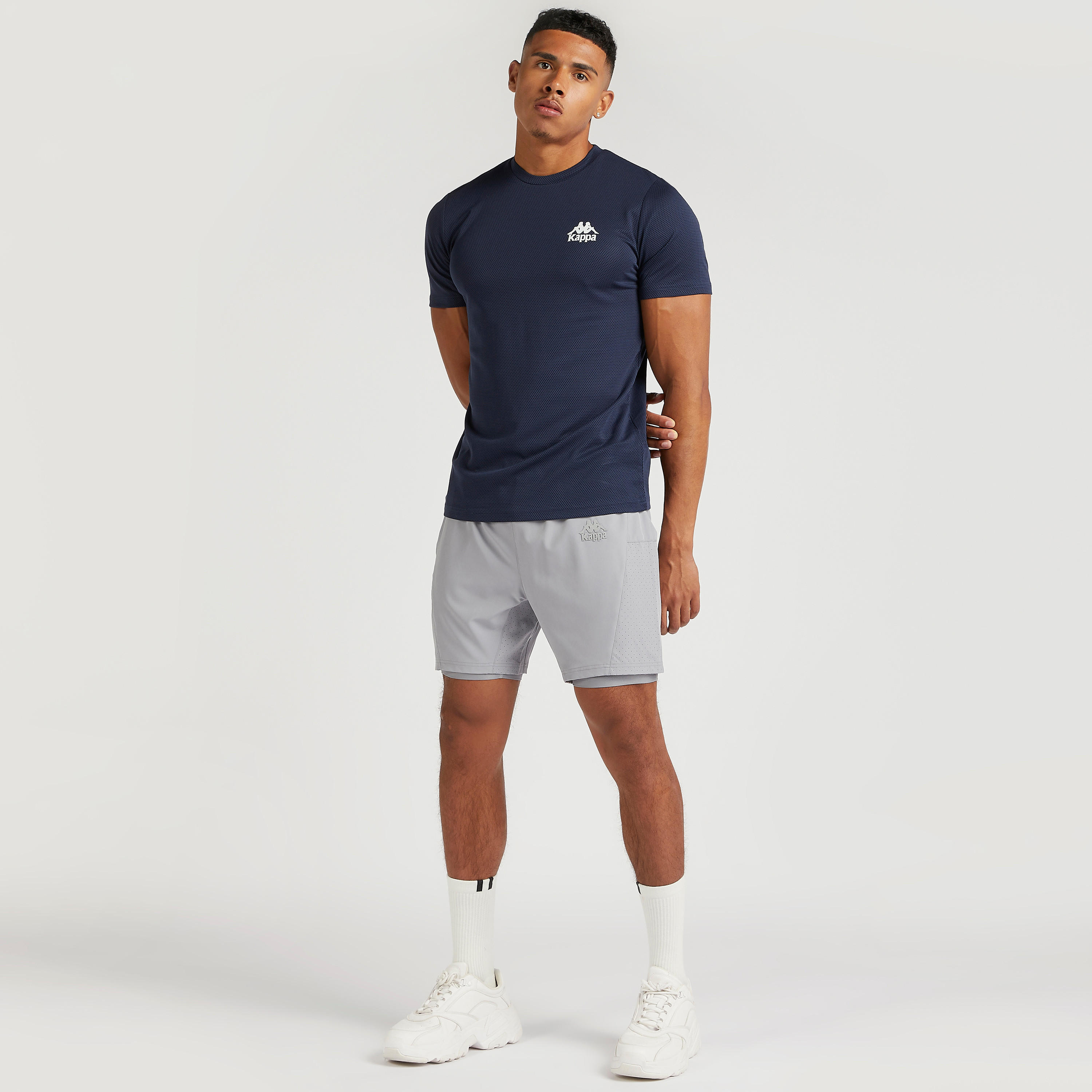 تيشيرت بأكمام قصيرة وطبعات شعار شبكي من كابا-men-clothing-sportswearandactivewear-tshirtsandpolos-image-2