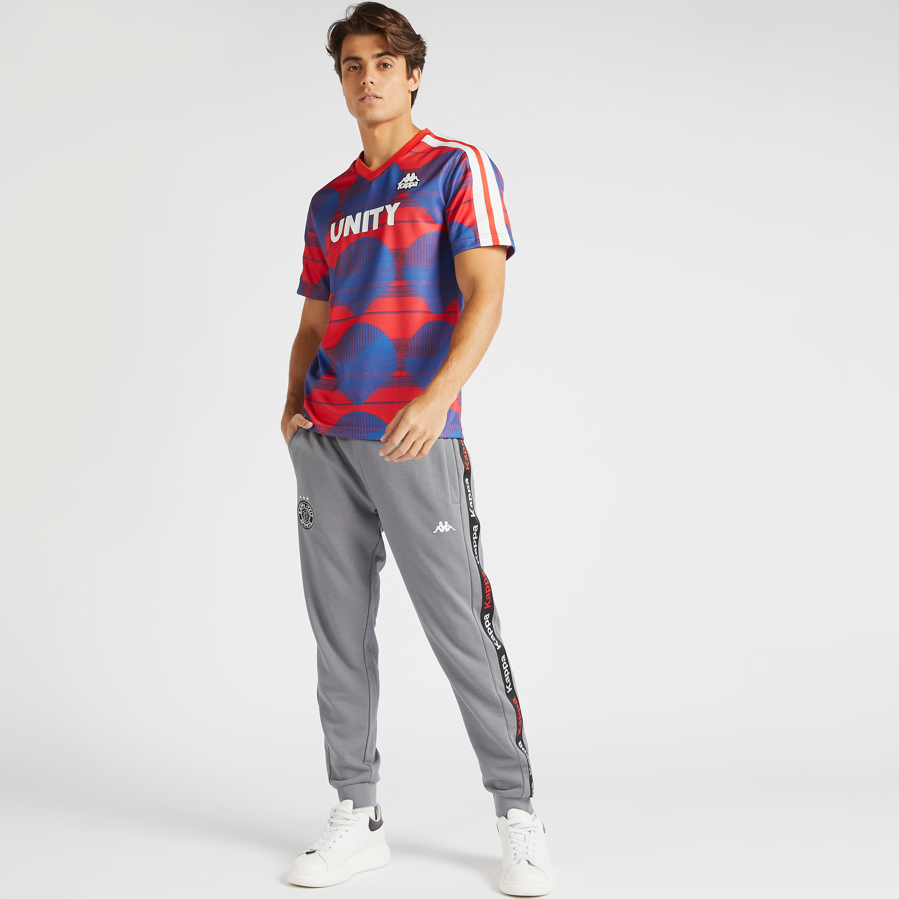 تيشيرت بياقة v وأكمام قصيرة وطبعات من كابا-men-clothing-sportswearandactivewear-tshirtsandpolos-image-2