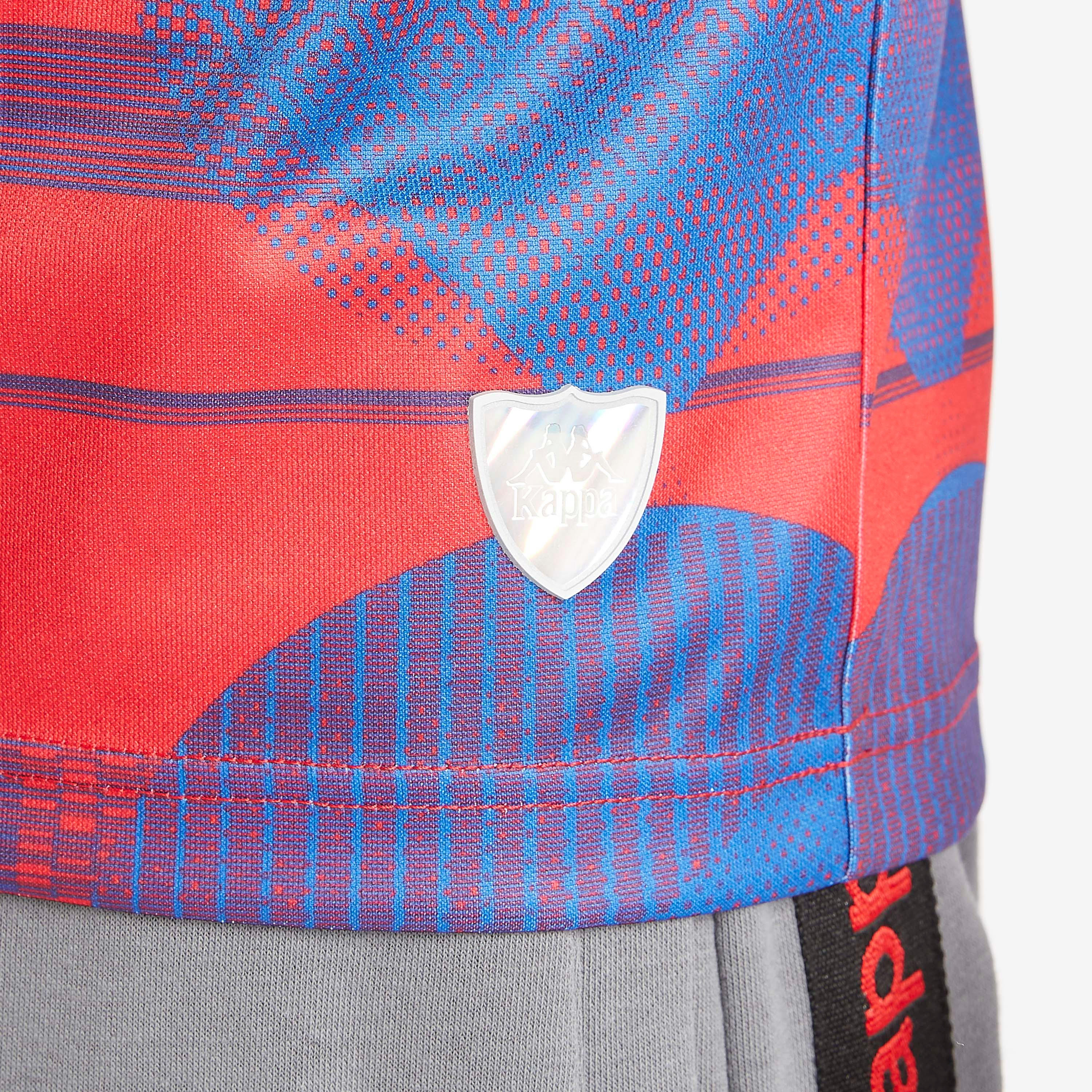 تيشيرت بياقة v وأكمام قصيرة وطبعات من كابا-men-clothing-sportswearandactivewear-tshirtsandpolos-image-6