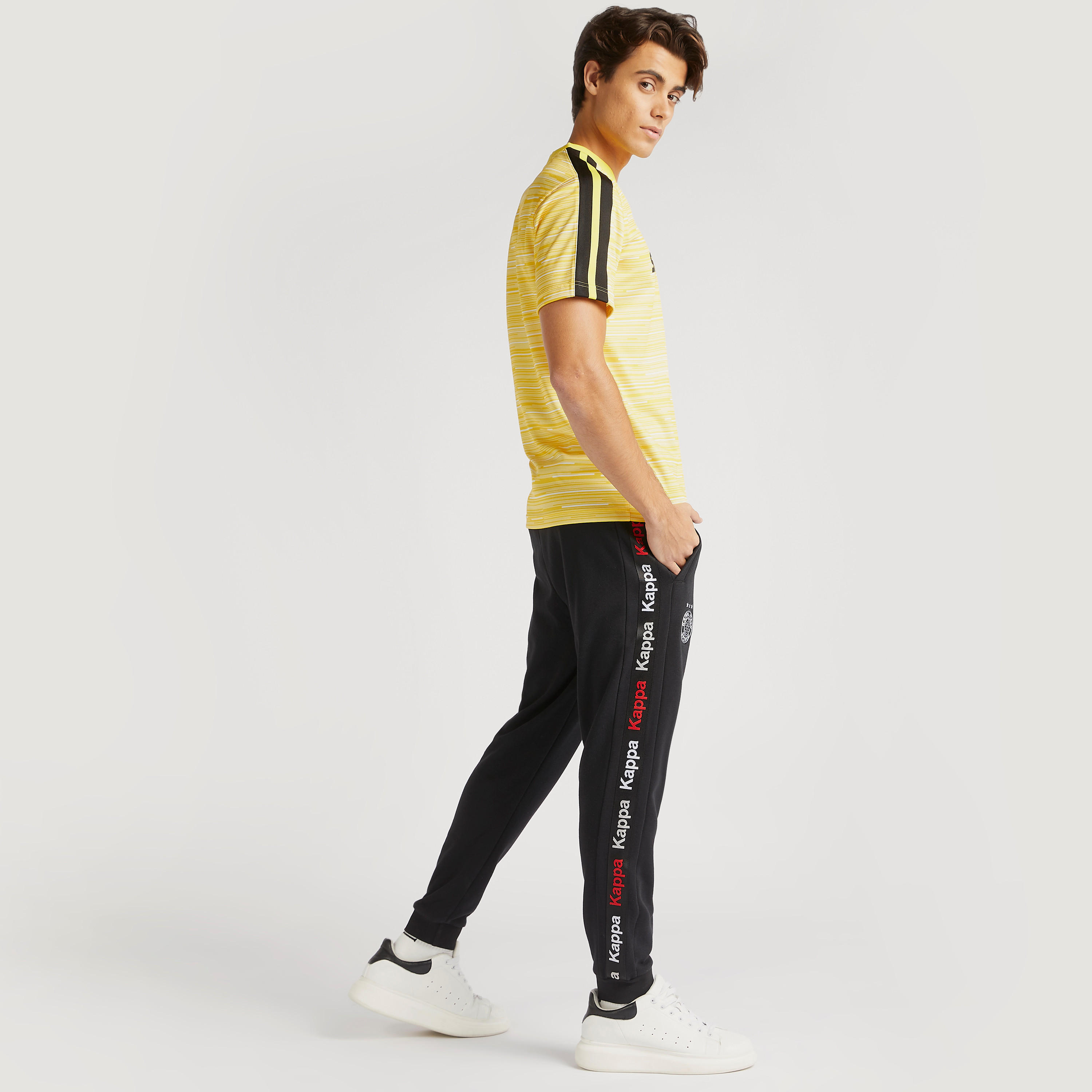 بنطلون رياضي سادة بتفاصيل شريطة ورباط إغلاق من كابا-men-clothing-sportswearandactivewear-tracksuits-image-2