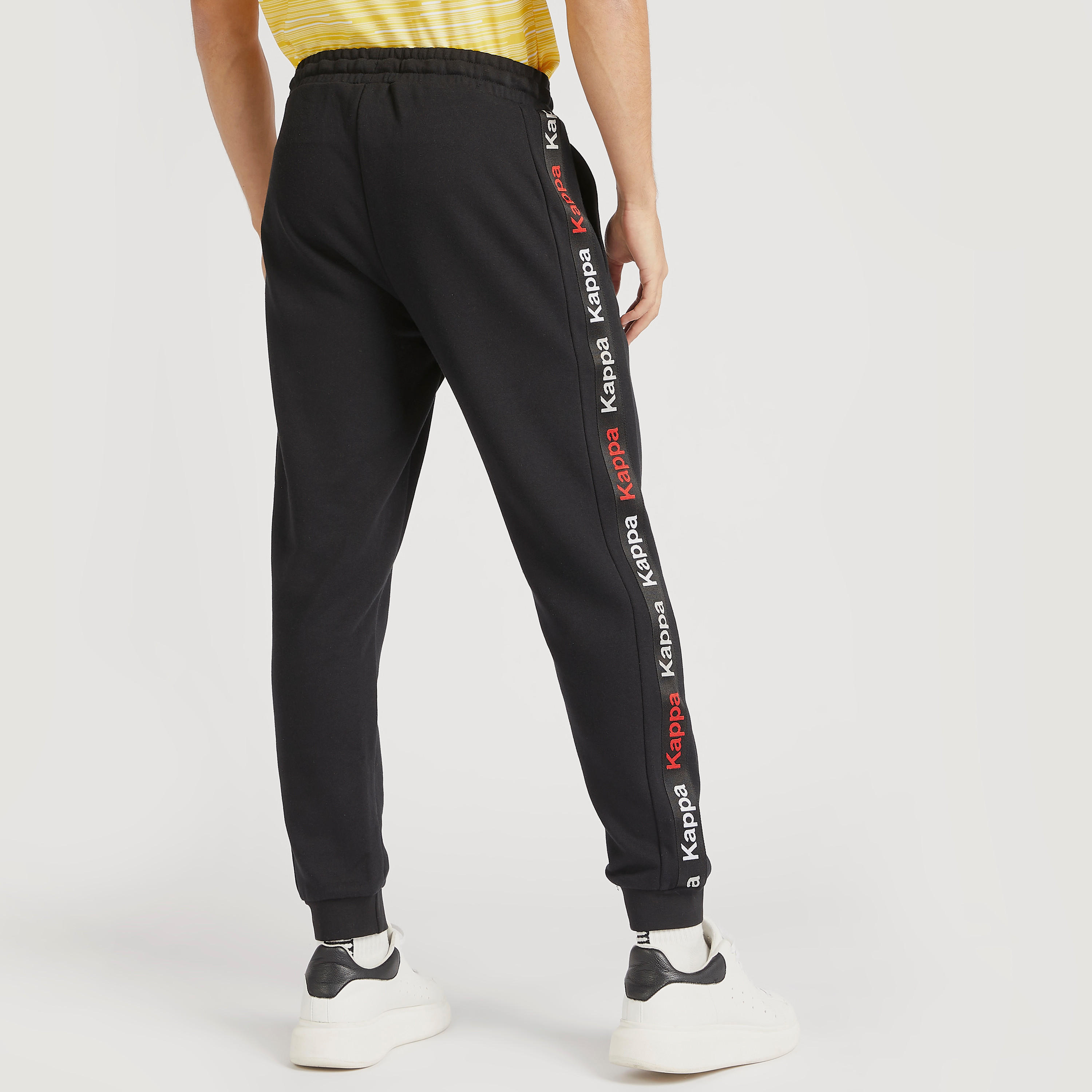 بنطلون رياضي سادة بتفاصيل شريطة ورباط إغلاق من كابا-men-clothing-sportswearandactivewear-tracksuits-image-4