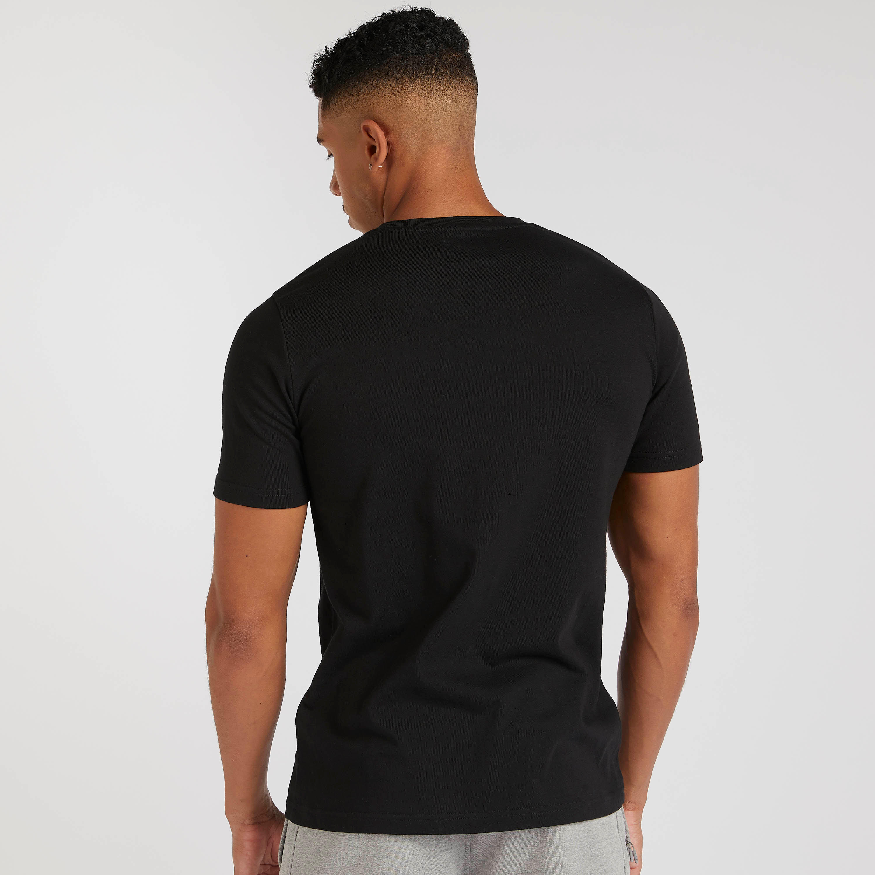 تيشيرت بياقة ضيّقة وأكمام قصيرة وطبعات من كابا-men-clothing-sportswearandactivewear-tshirtsandpolos-image-3