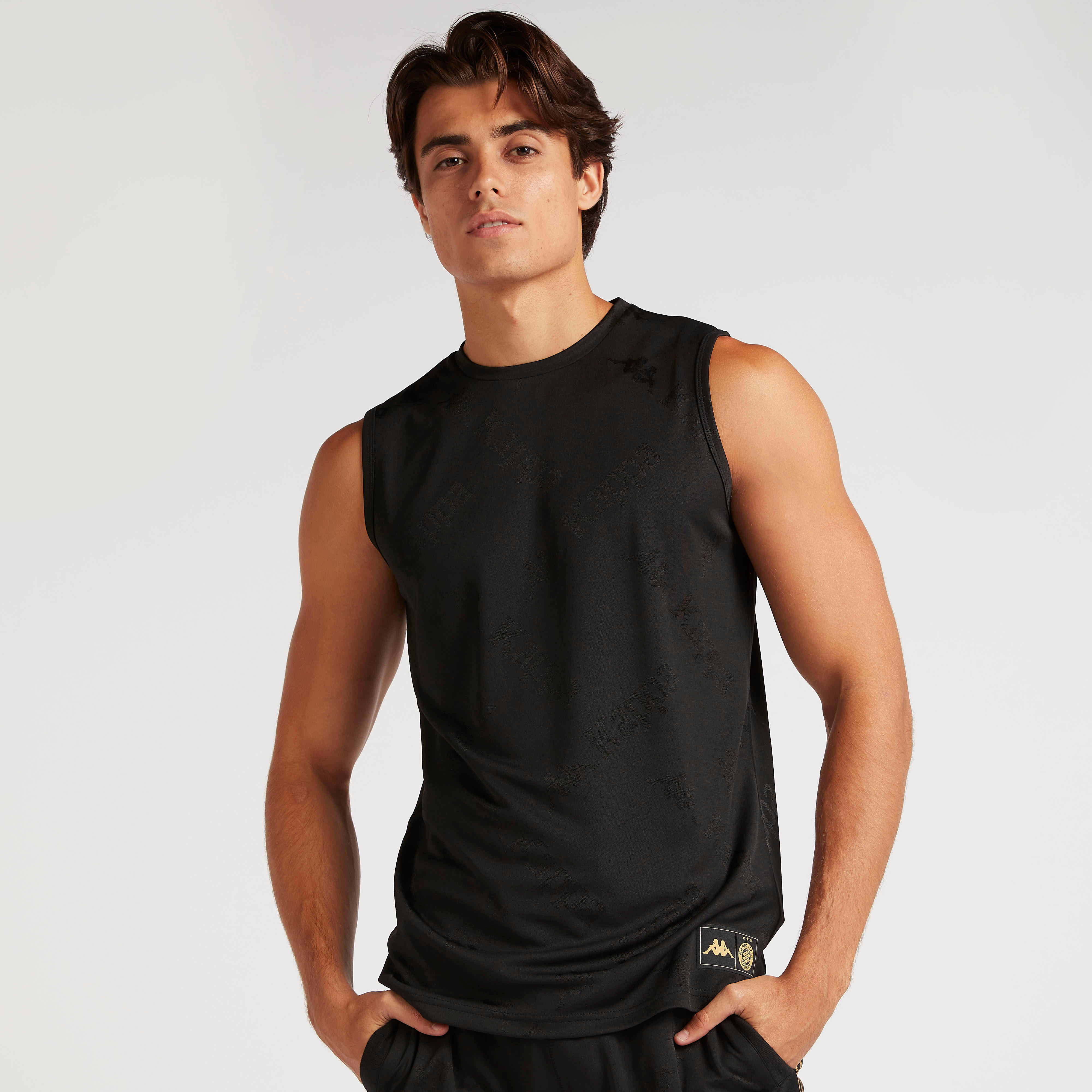 تيشيرت دون أكمام بياقة ضيّقة وطبعات من كابا-men-clothing-sportswearandactivewear-tshirtsandpolos-image-6