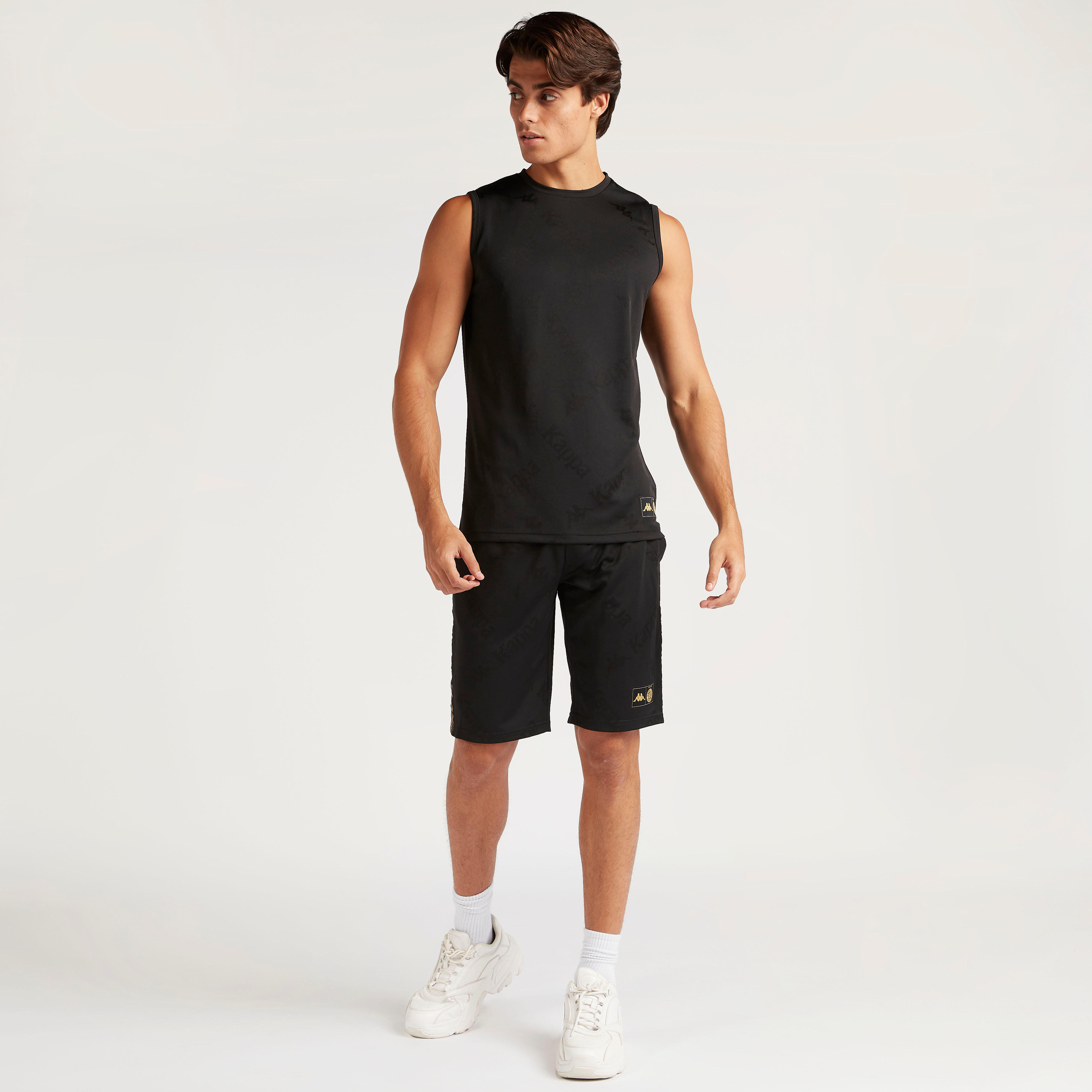 تيشيرت دون أكمام بياقة ضيّقة وطبعات من كابا-men-clothing-sportswearandactivewear-tshirtsandpolos-image-5