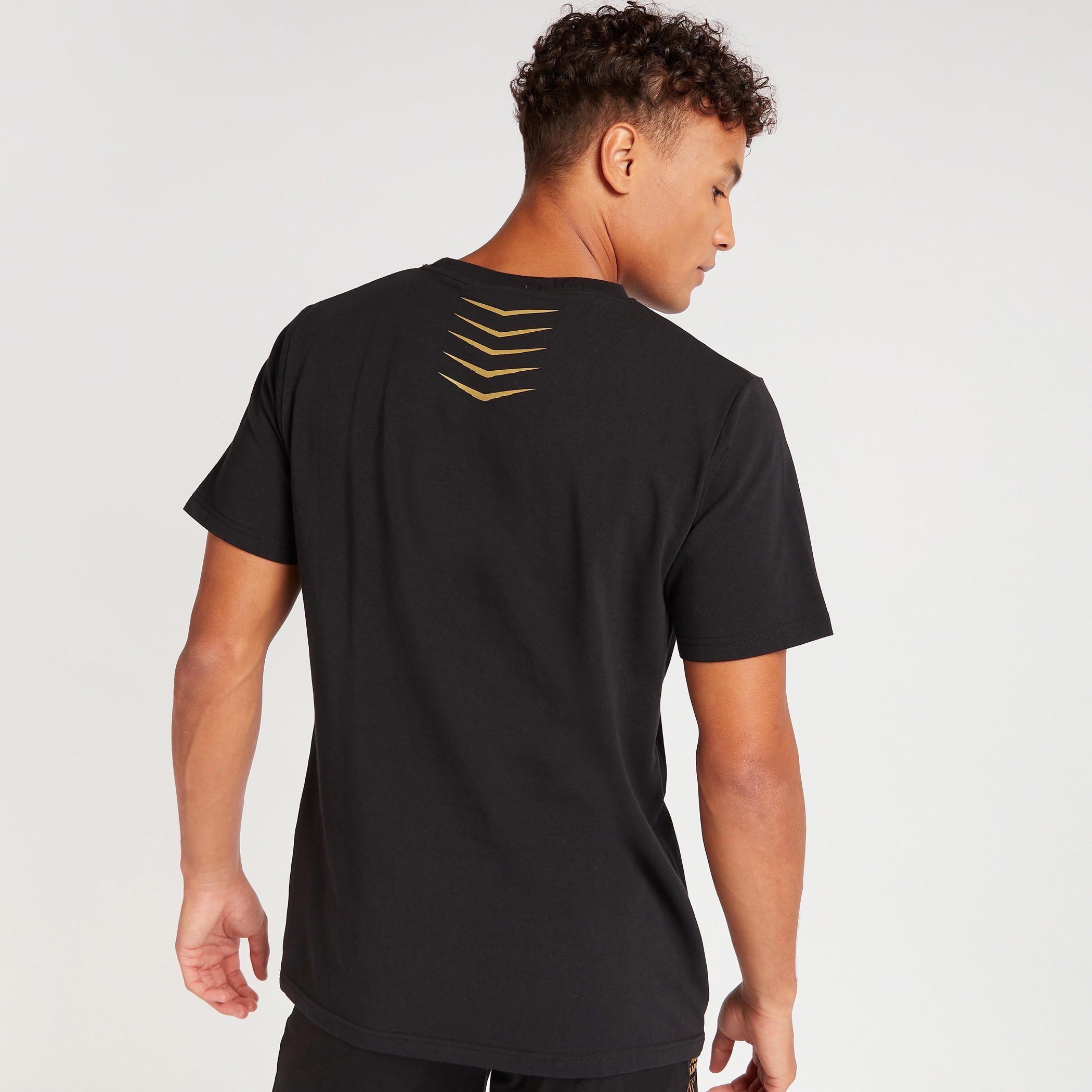 تيشيرت بأكمام قصيرة وطَبعات من كابا-men-clothing-sportswearandactivewear-tshirtsandpolos-image-3
