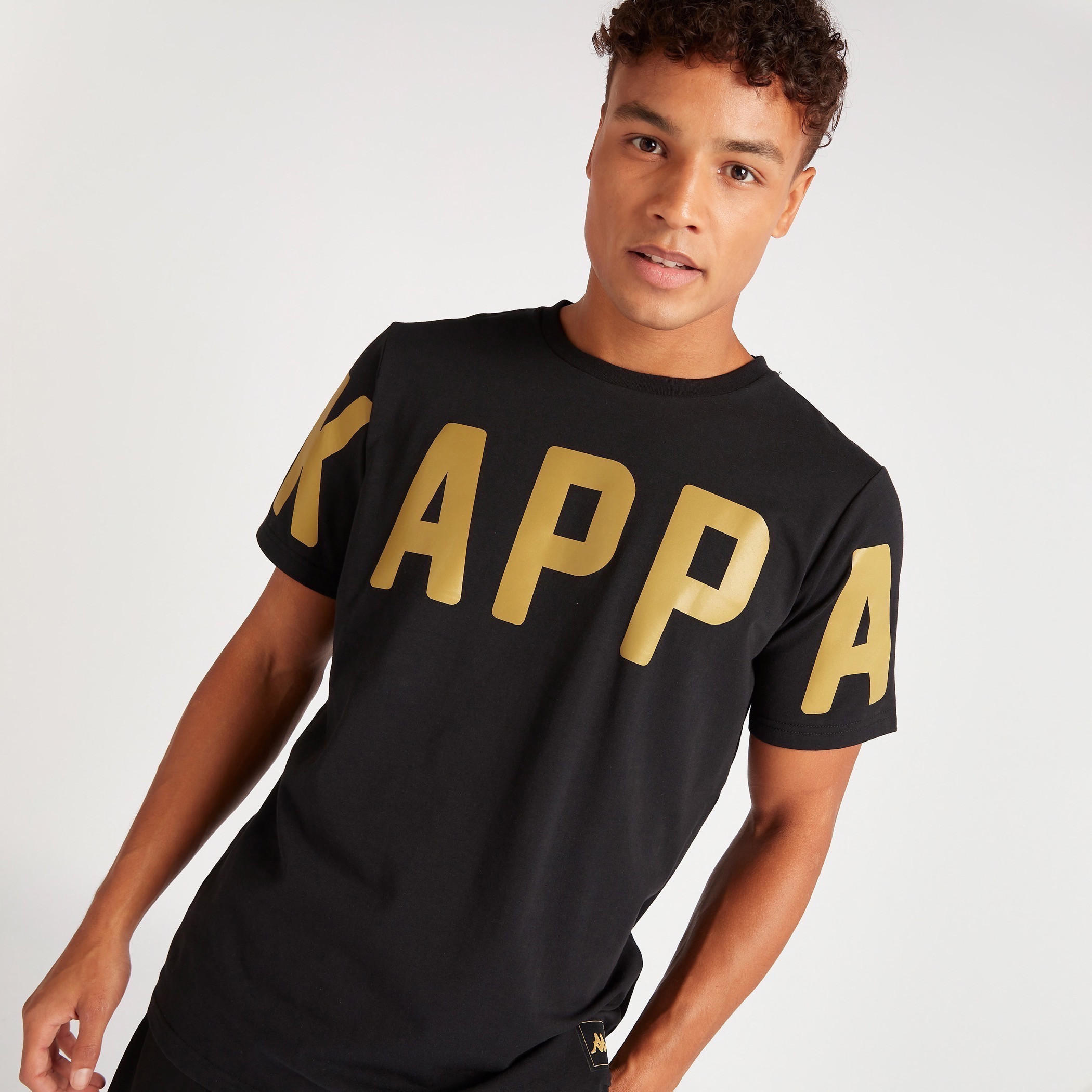 تيشيرت بأكمام قصيرة وطَبعات من كابا-men-clothing-sportswearandactivewear-tshirtsandpolos-image-1