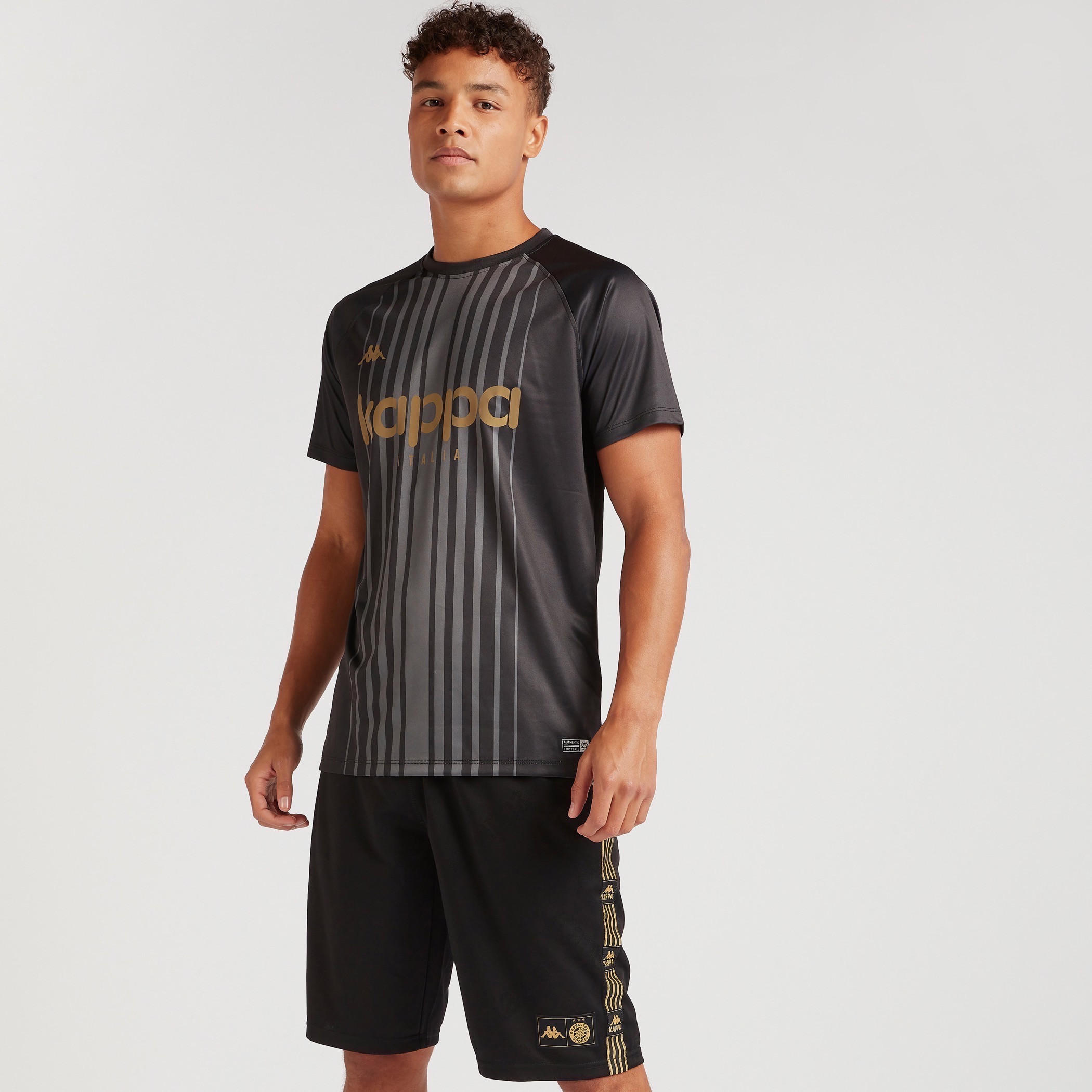 تيشيرت مخطّط بأكمام قصيرة من كابا-men-clothing-sportswearandactivewear-tshirtsandpolos-image-1