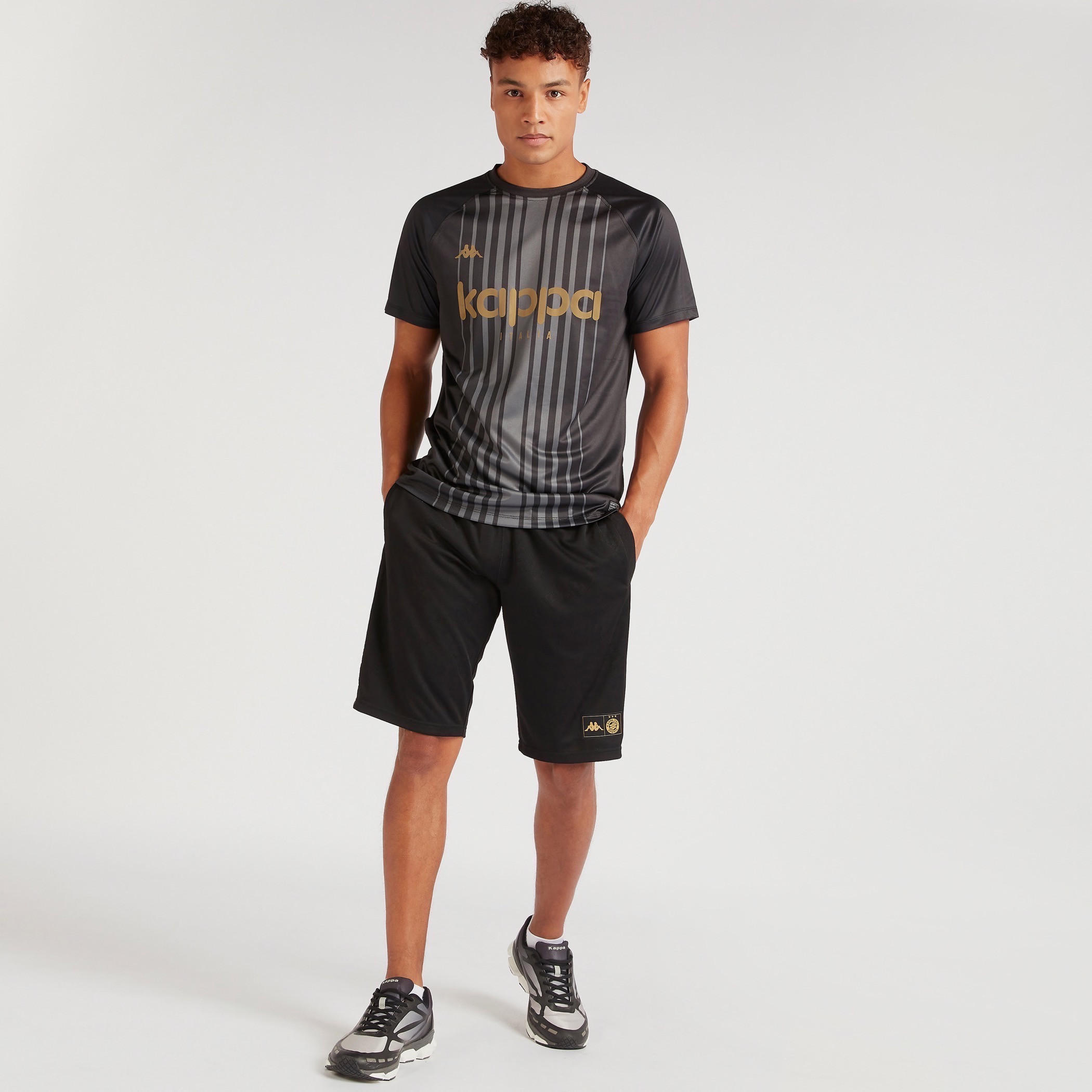 تيشيرت مخطّط بأكمام قصيرة من كابا-men-clothing-sportswearandactivewear-tshirtsandpolos-image-2