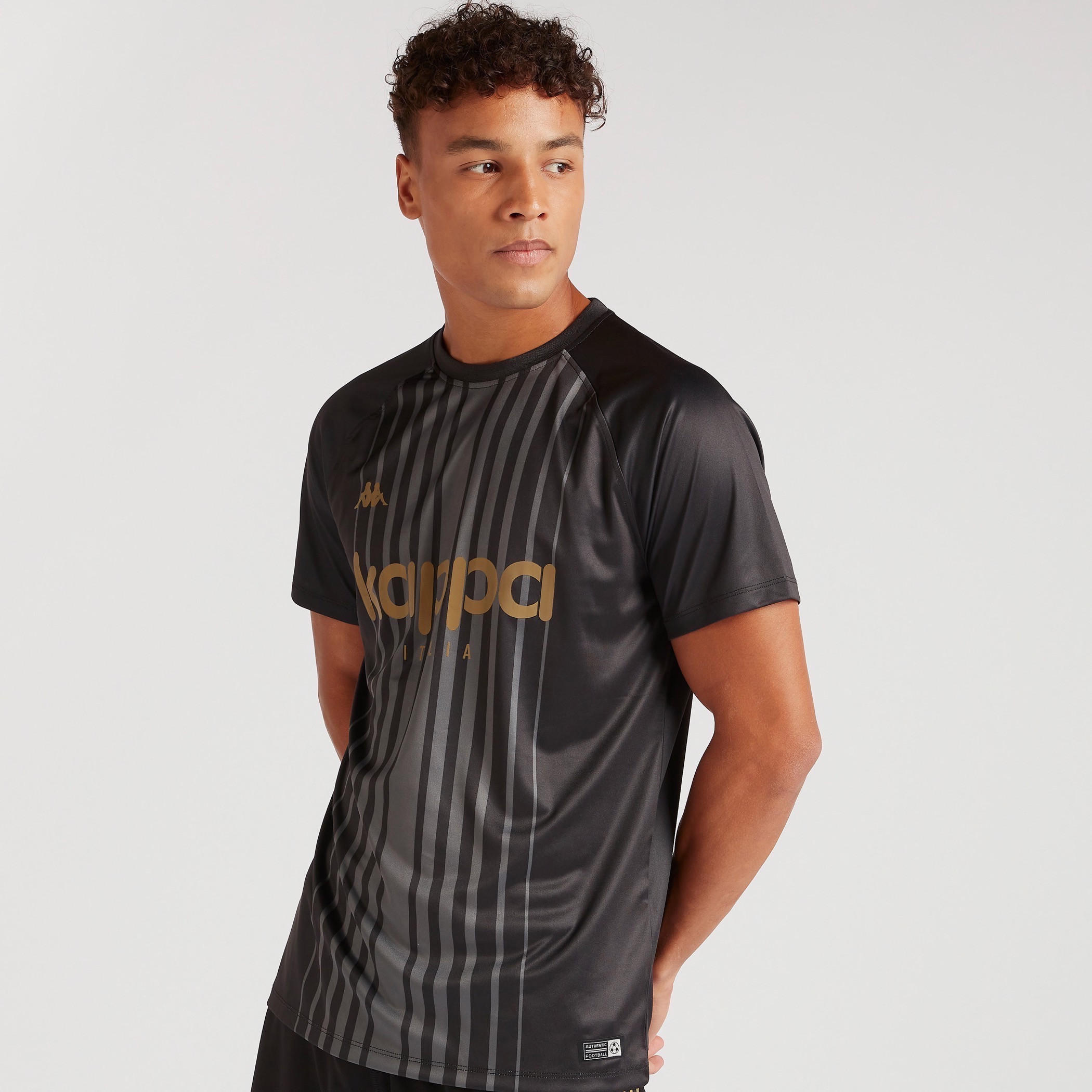 تيشيرت مخطّط بأكمام قصيرة من كابا-men-clothing-sportswearandactivewear-tshirtsandpolos-image-5