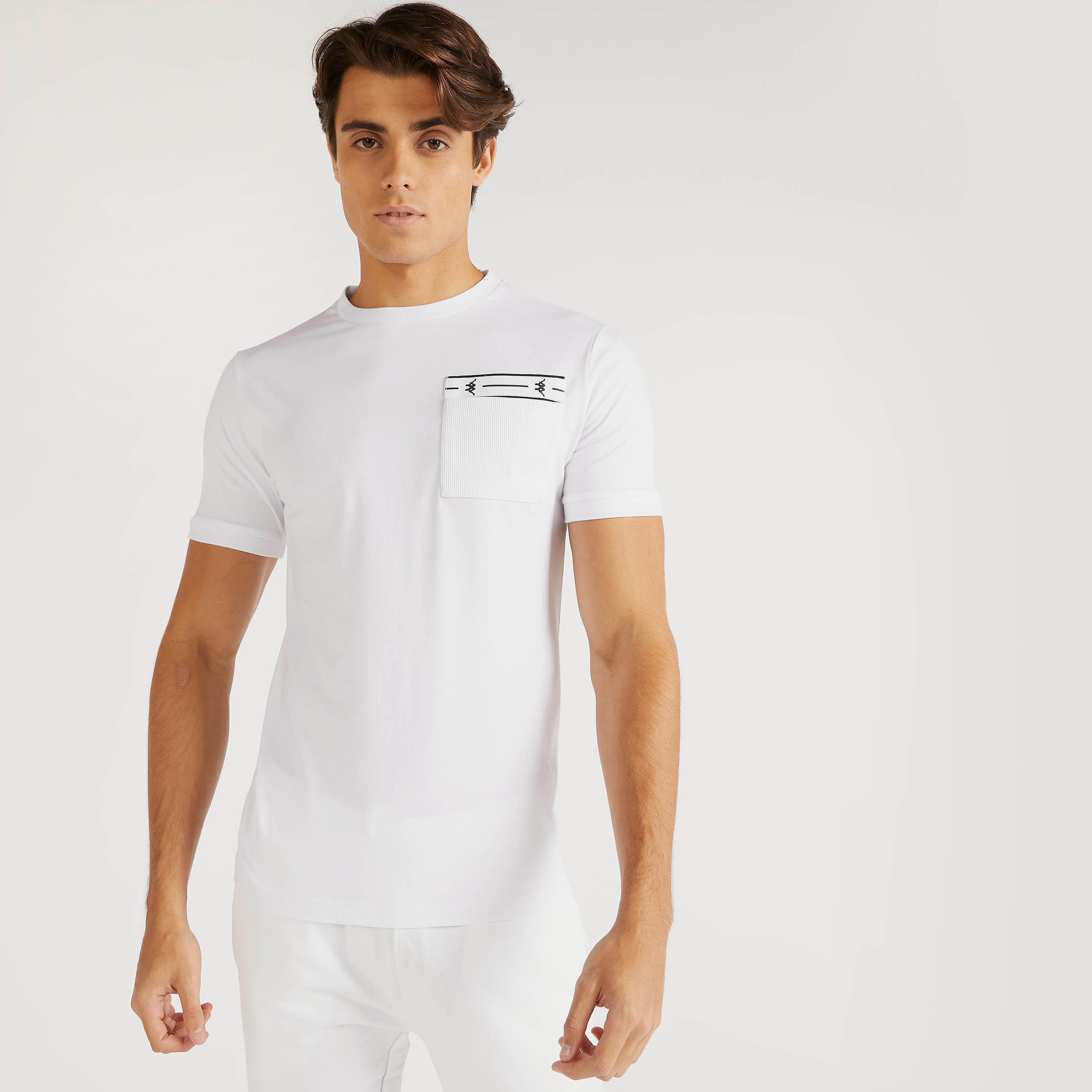تيشيرت سادة بياقة ضيّقة وجيب على الصدر من بوسيني-men-clothing-sportswearandactivewear-tshirtsandpolos-image-5
