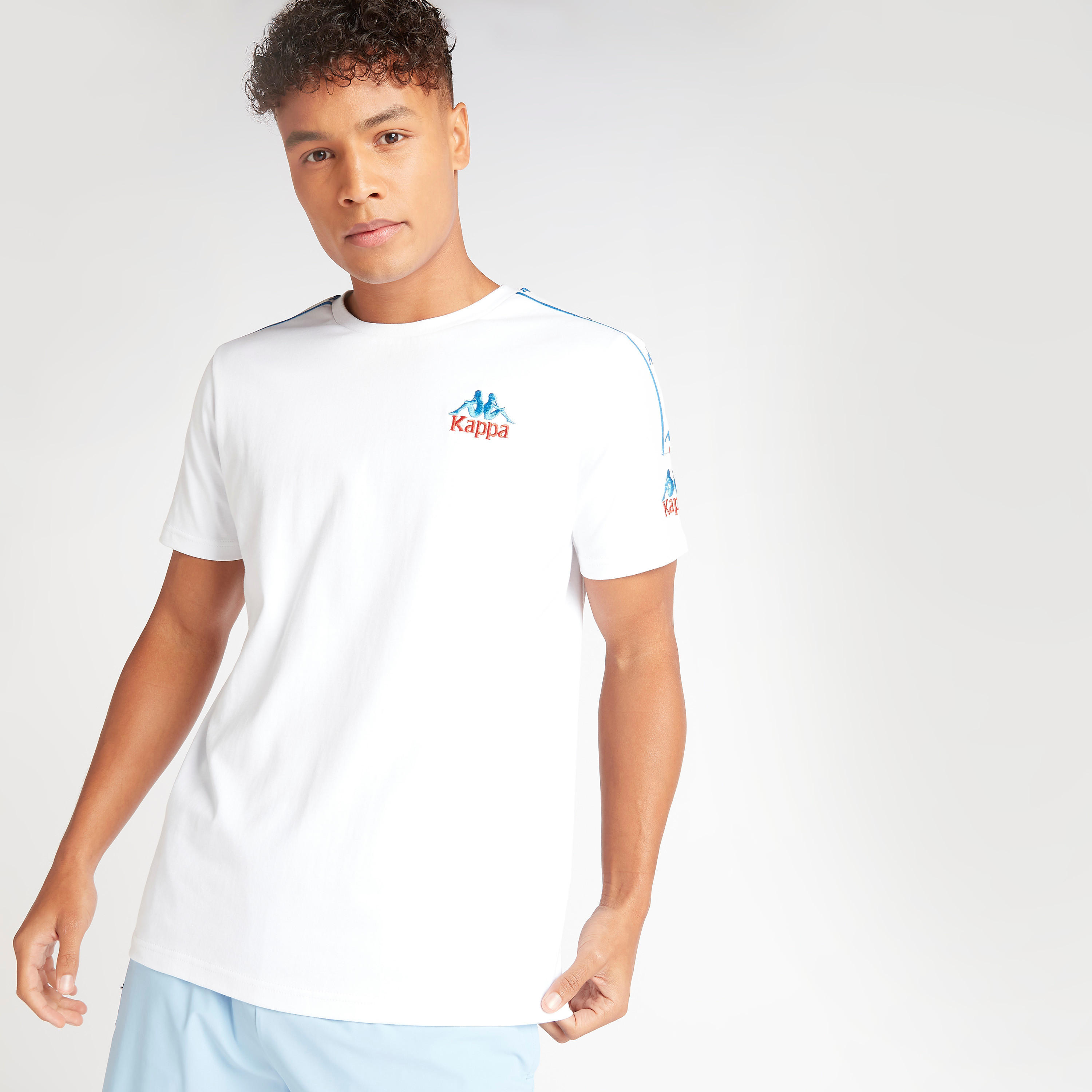 تيشيرت مطرّز بياقة ضيّقة وأكمام قصيرة من كابا-men-clothing-sportswearandactivewear-tshirtsandpolos-image-1
