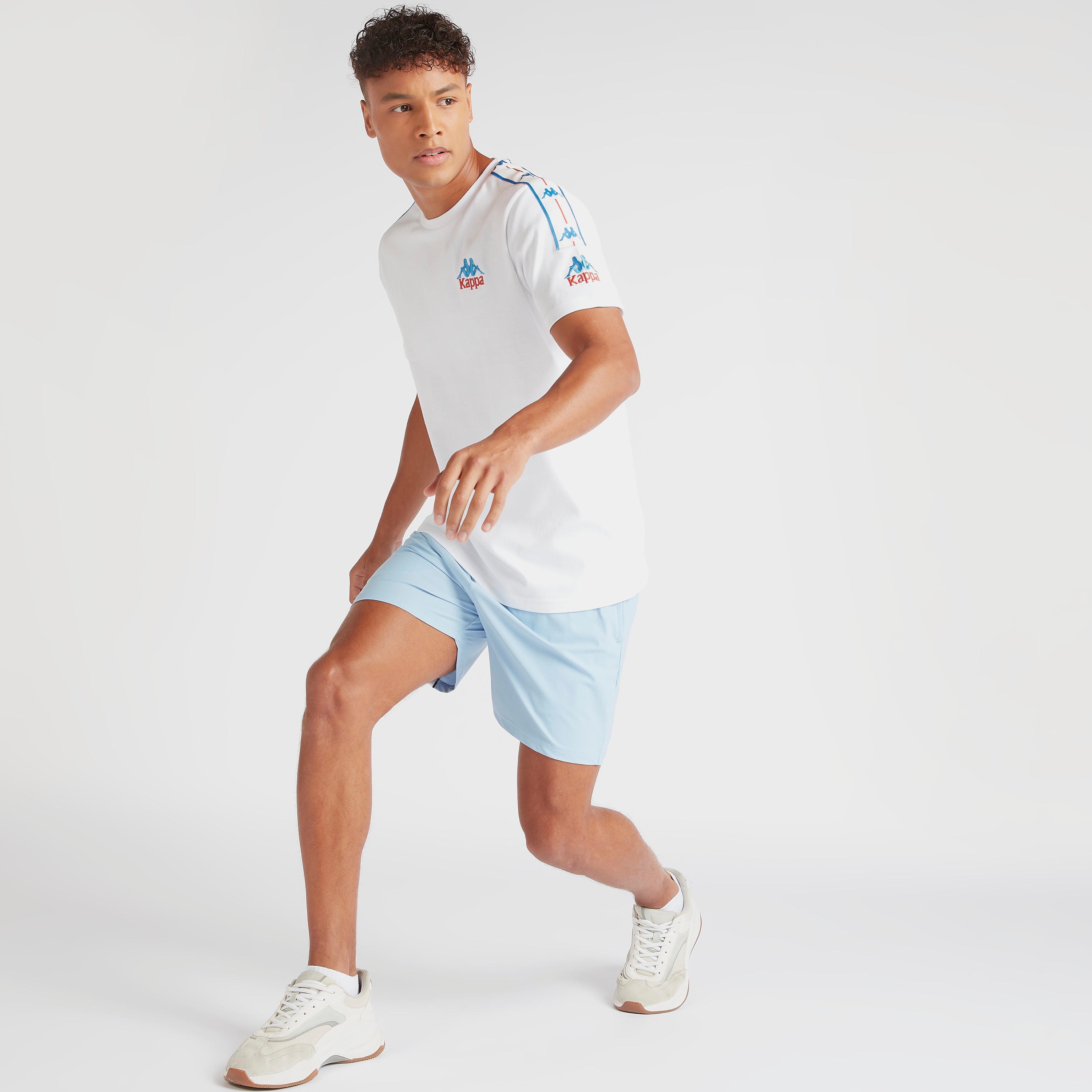 تيشيرت مطرّز بياقة ضيّقة وأكمام قصيرة من كابا-men-clothing-sportswearandactivewear-tshirtsandpolos-image-2