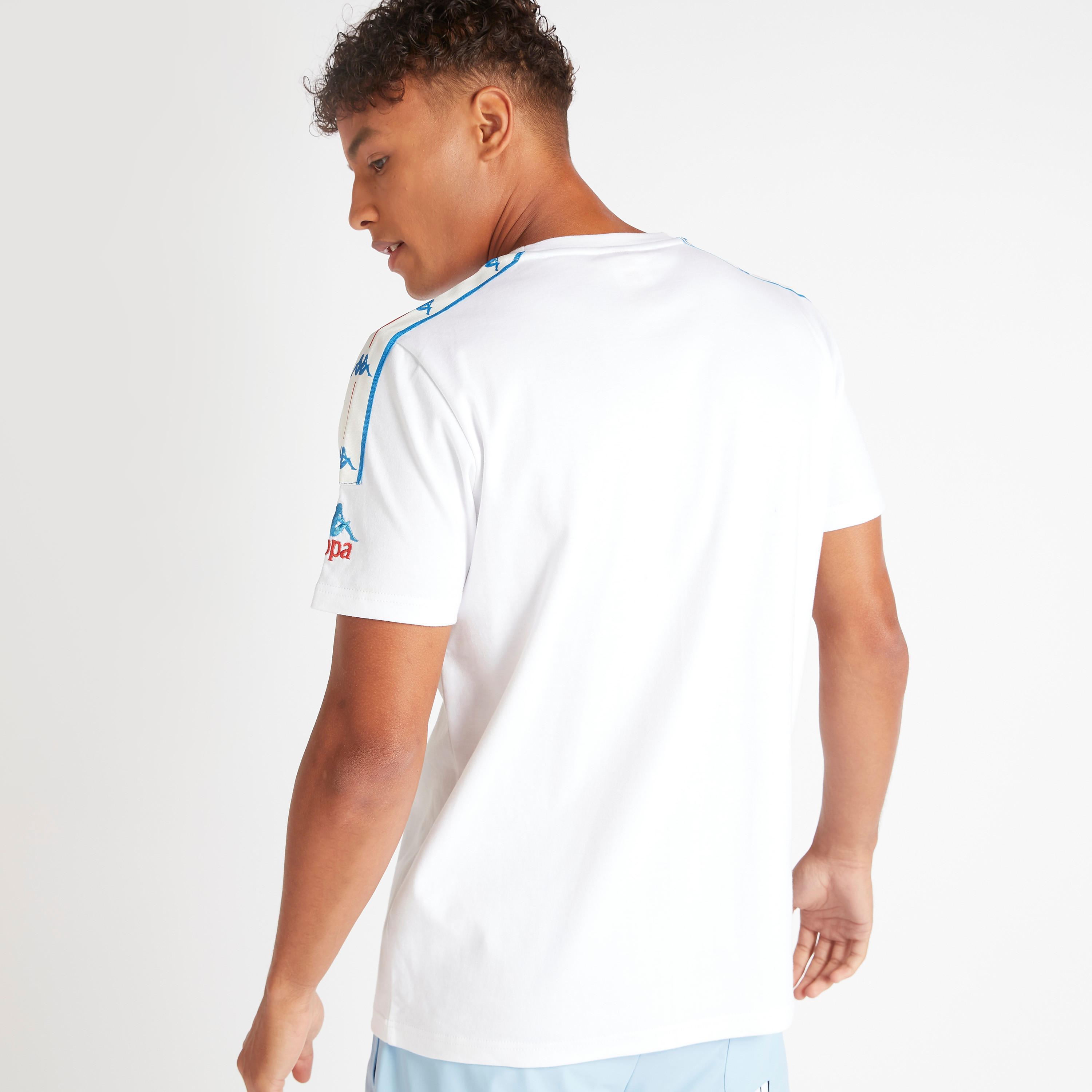تيشيرت مطرّز بياقة ضيّقة وأكمام قصيرة من كابا-men-clothing-sportswearandactivewear-tshirtsandpolos-image-4