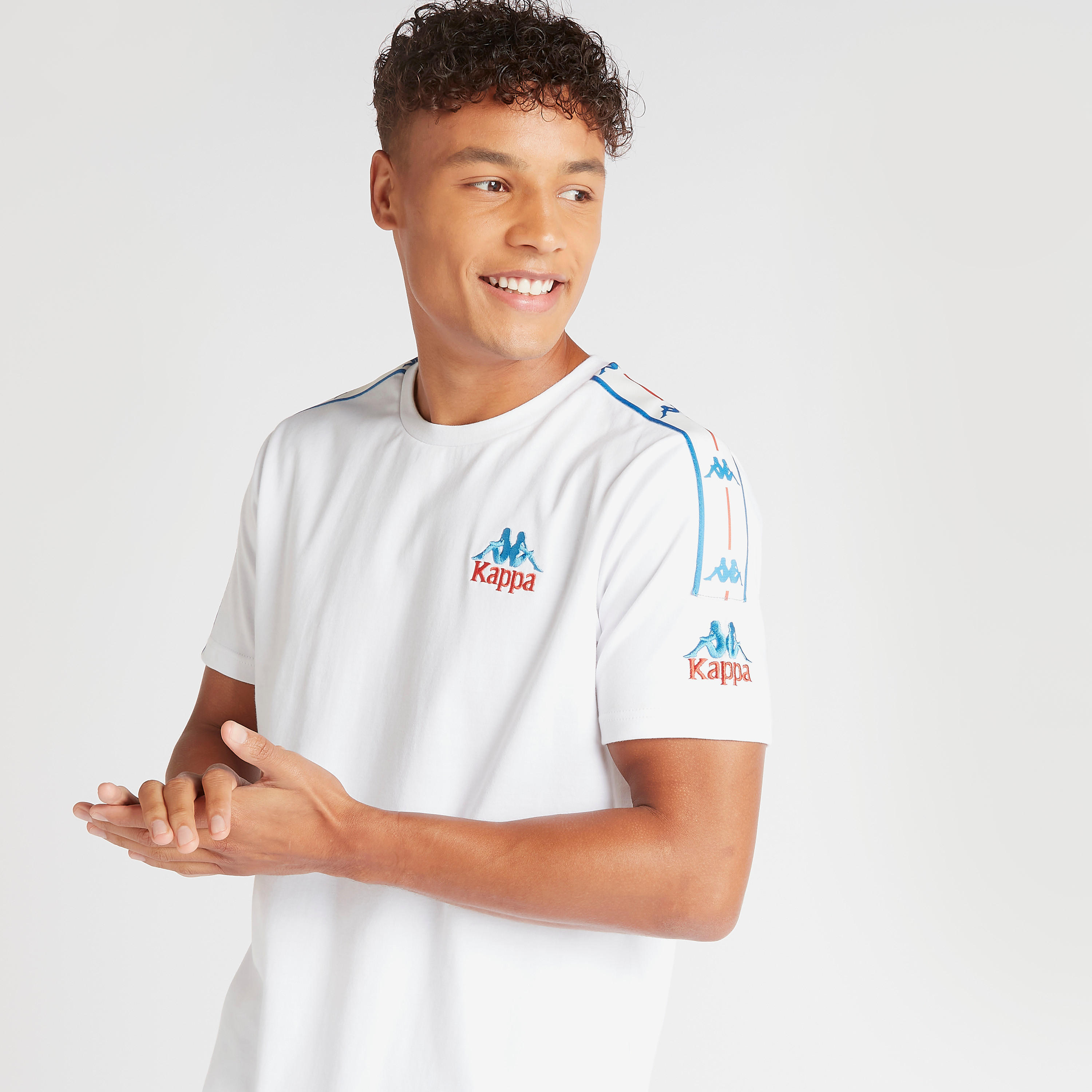 تيشيرت مطرّز بياقة ضيّقة وأكمام قصيرة من كابا-men-clothing-sportswearandactivewear-tshirtsandpolos-image-6