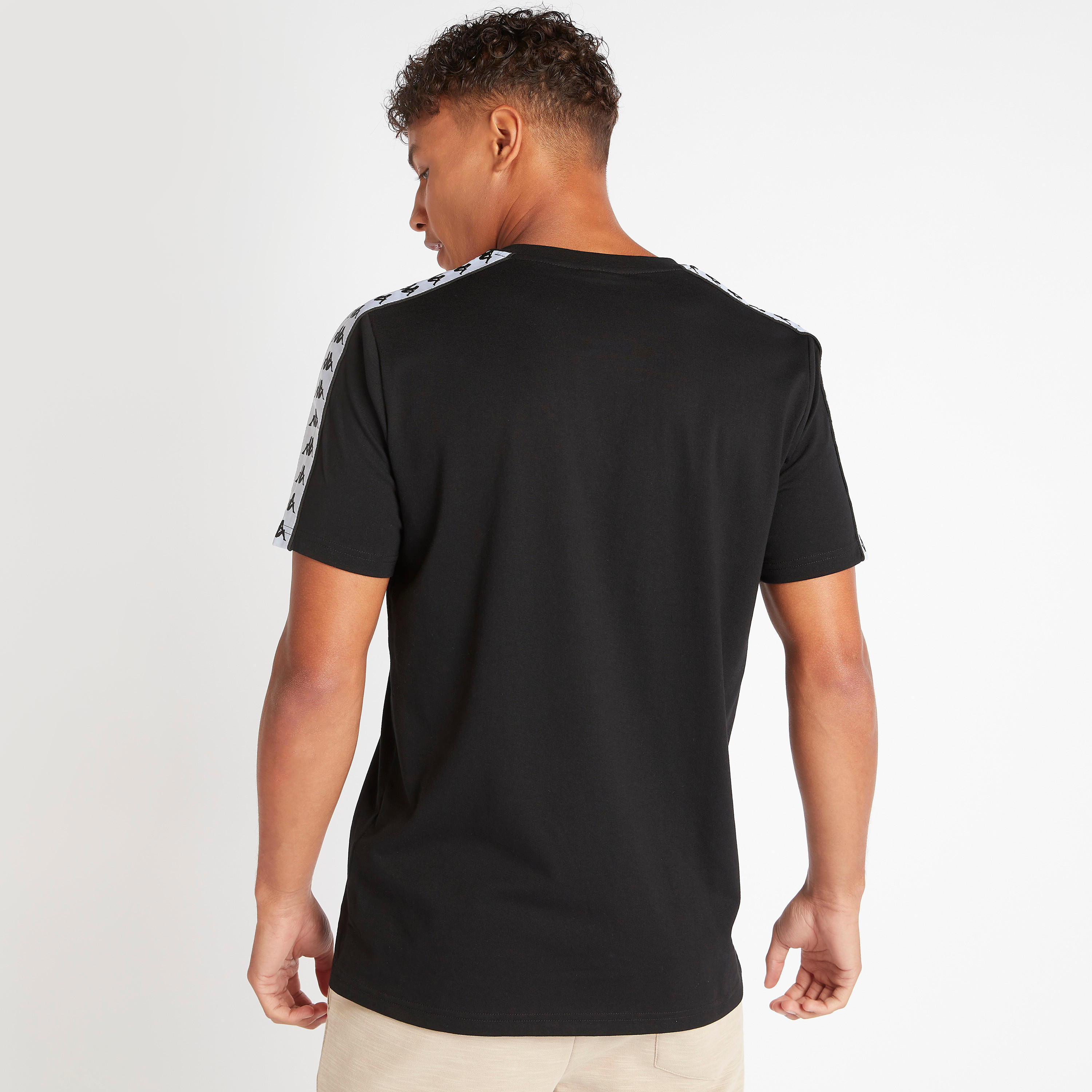 تيشيرت بأكمام قصيرة وتفاصيل شريطة بطبعات من كابا-men-clothing-sportswearandactivewear-tshirtsandpolos-image-4