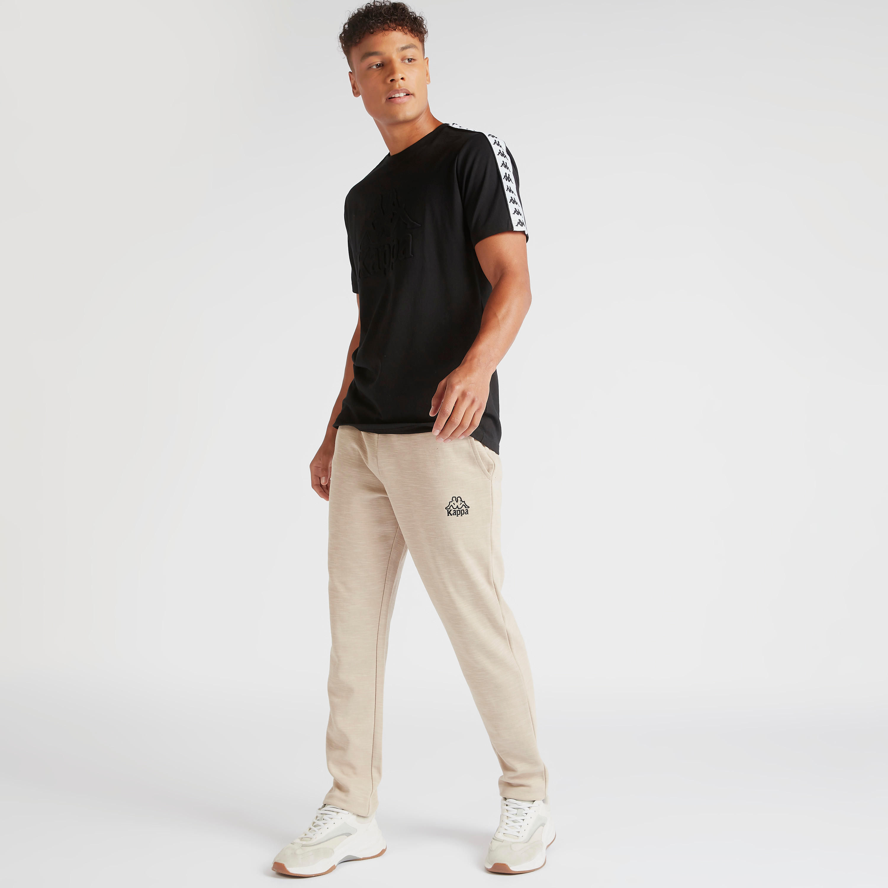 تيشيرت بأكمام قصيرة وتفاصيل شريطة بطبعات من كابا-men-clothing-sportswearandactivewear-tshirtsandpolos-image-5