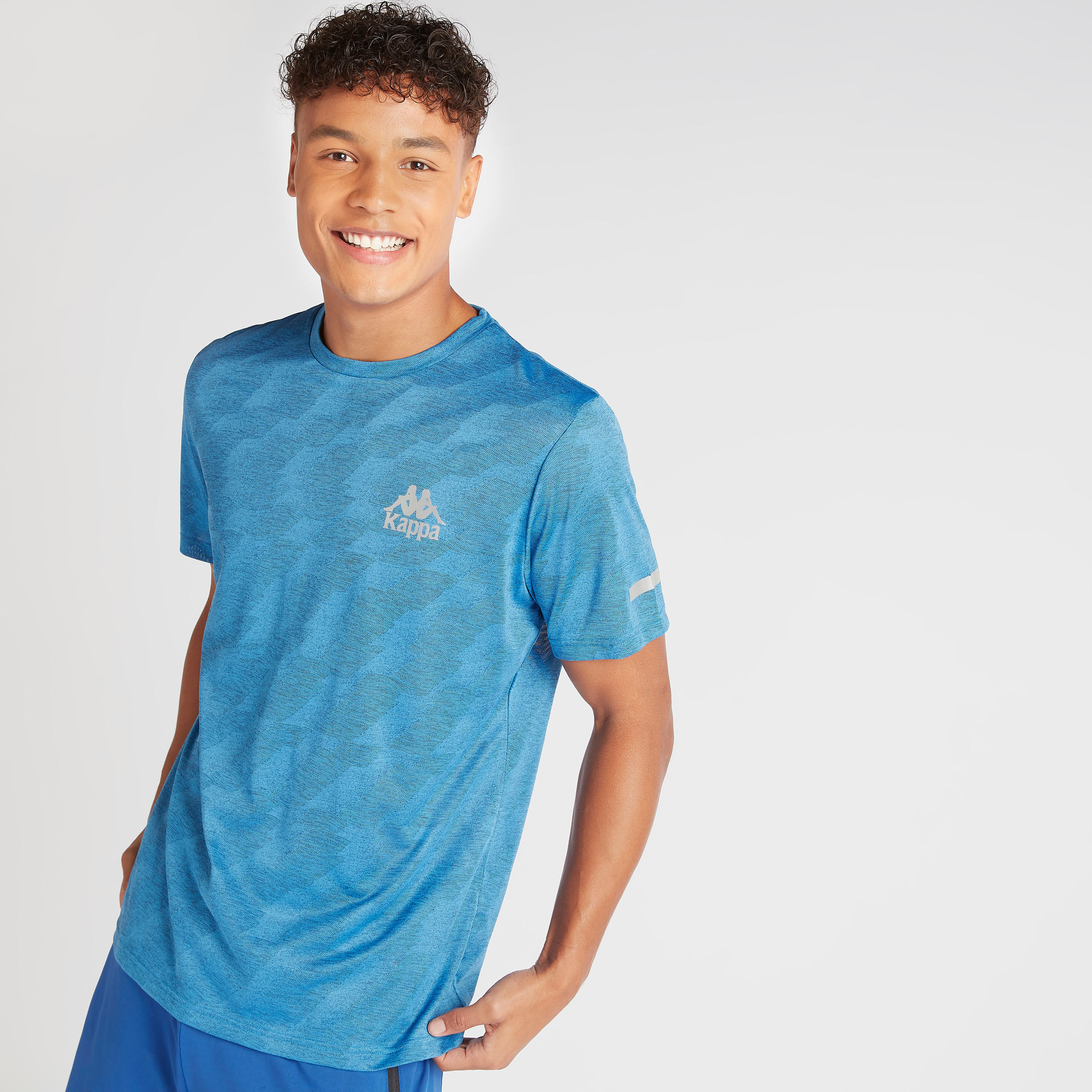 تيشيرت بياقة ضيّقة وأكمام قصيرة وطبعات من كابا-men-clothing-sportswearandactivewear-tshirtsandpolos-image-6