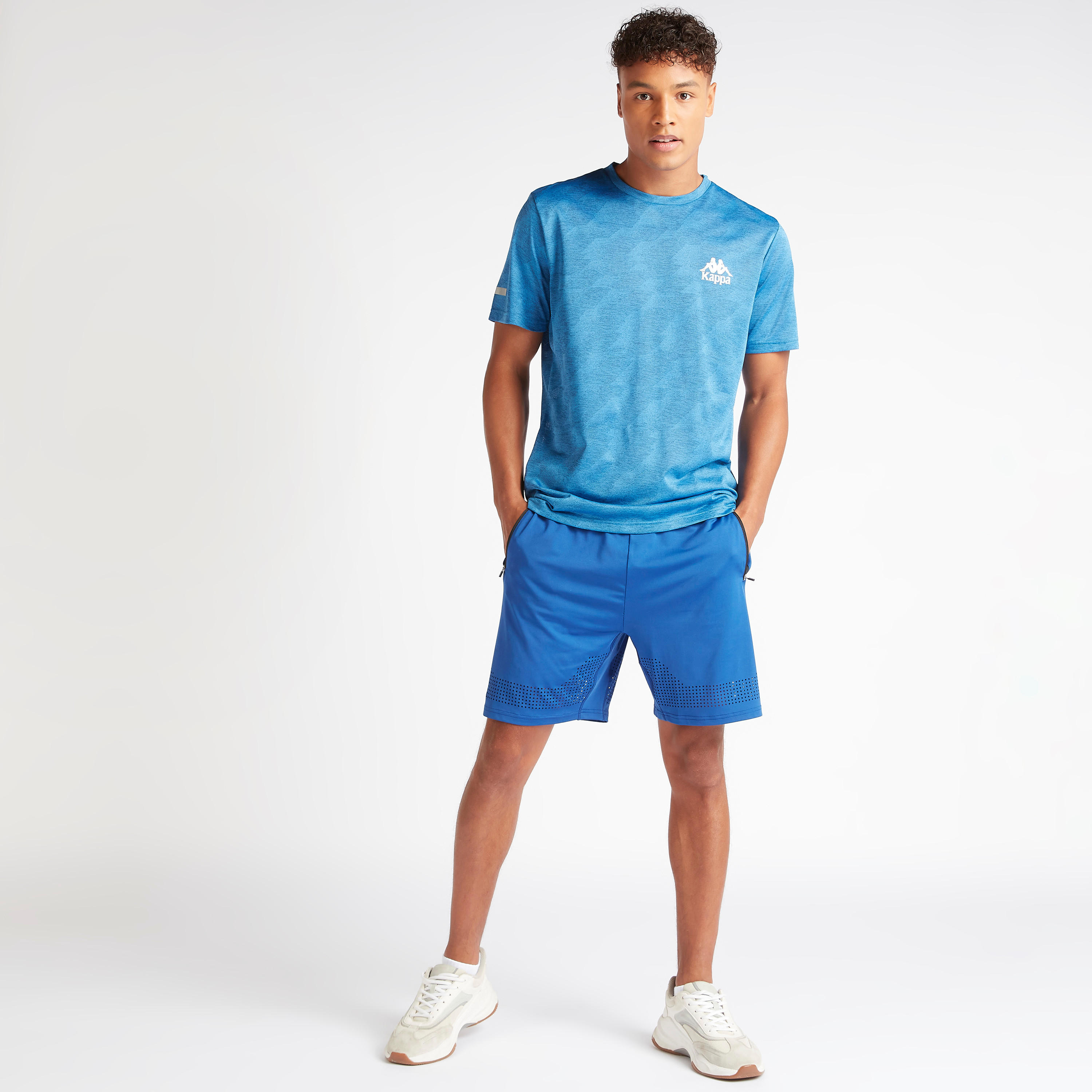 تيشيرت بياقة ضيّقة وأكمام قصيرة وطبعات من كابا-men-clothing-sportswearandactivewear-tshirtsandpolos-image-5