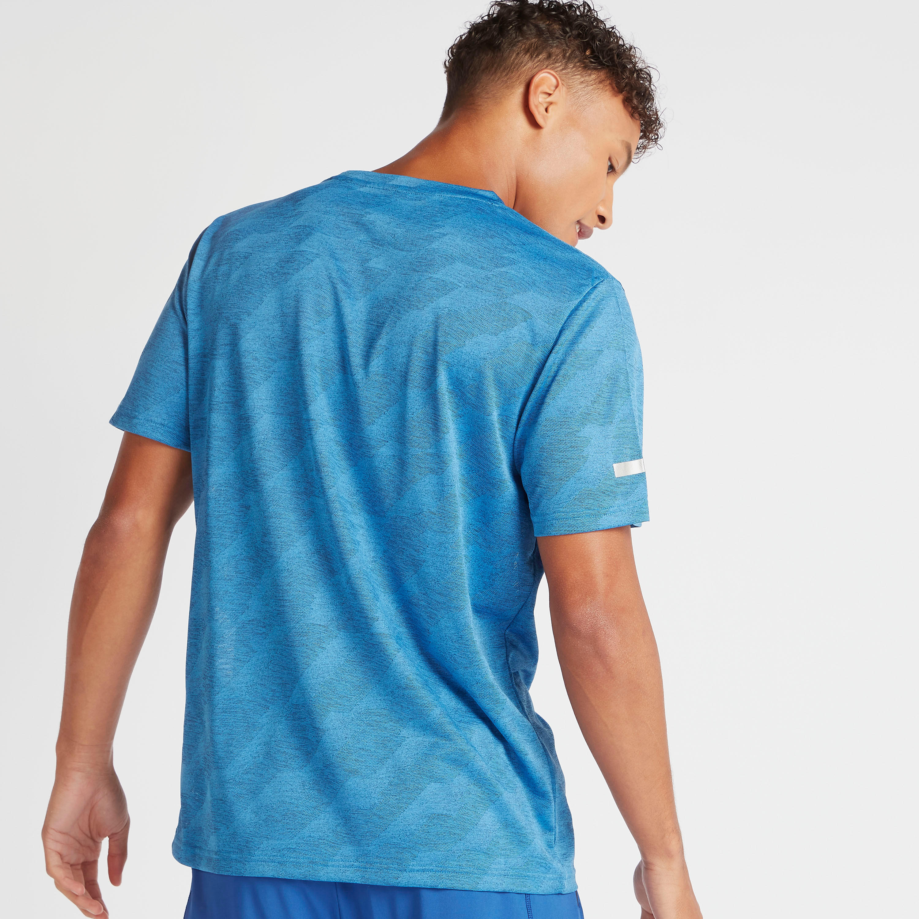 تيشيرت بياقة ضيّقة وأكمام قصيرة وطبعات من كابا-men-clothing-sportswearandactivewear-tshirtsandpolos-image-3