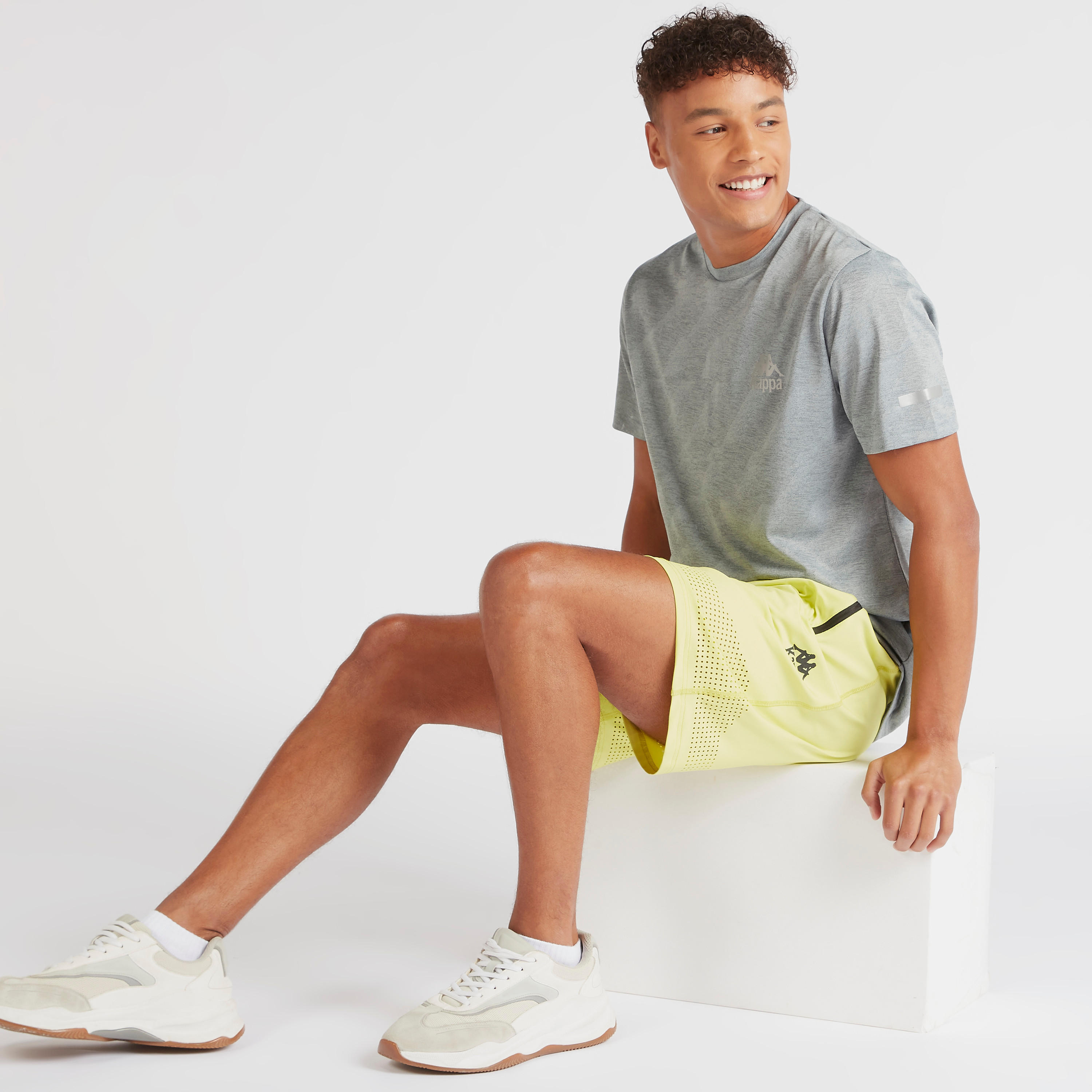 شورت سادة بخصر مطاطي وجيوب من كابا-men-clothing-sportswearandactivewear-bottoms-image-6