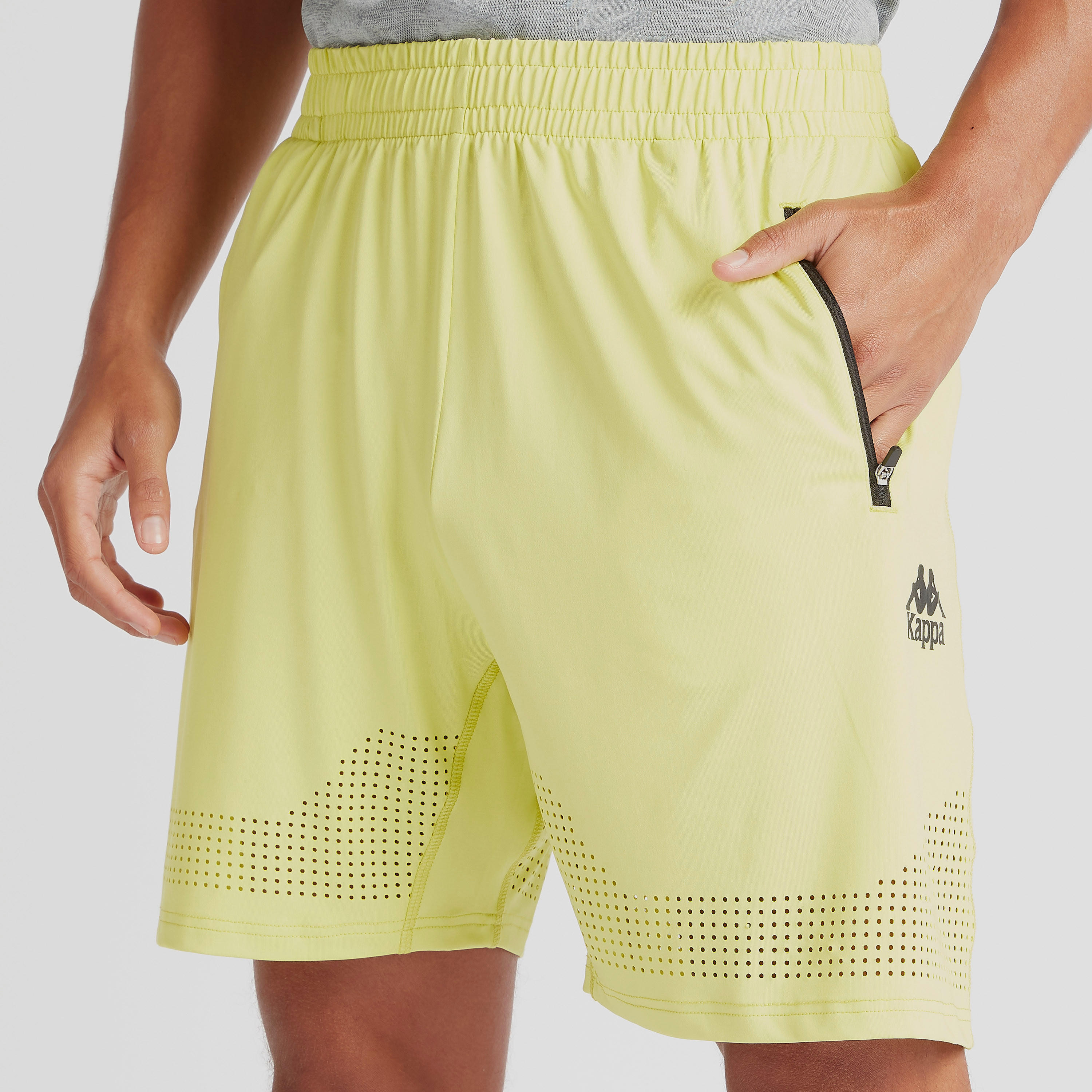 شورت سادة بخصر مطاطي وجيوب من كابا-men-clothing-sportswearandactivewear-bottoms-image-5