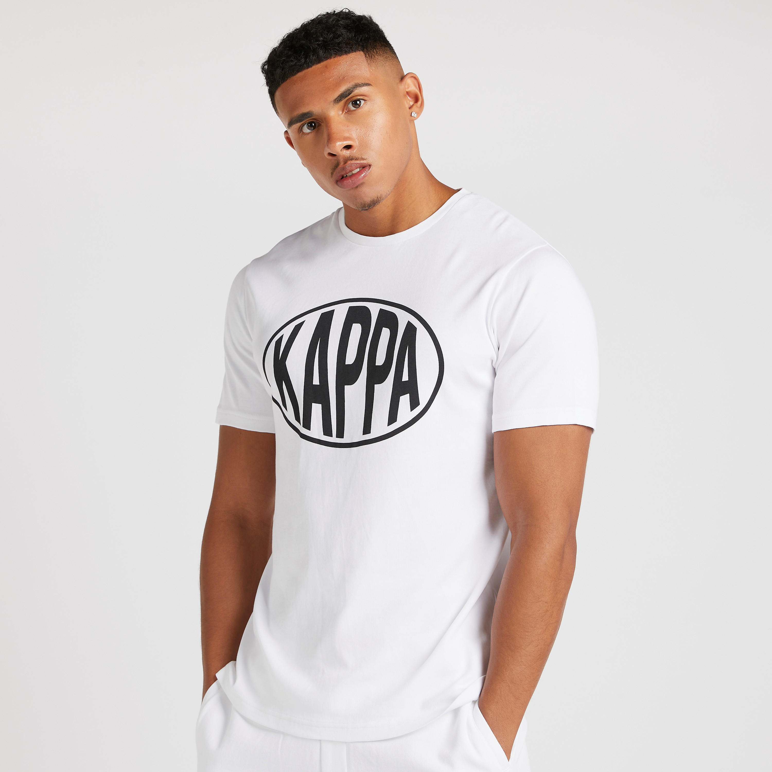 تيشيرت بطبعات وياقة ضيّقة وأكمام قصيرة من كابا-men-clothing-sportswearandactivewear-tshirtsandpolos-image-1